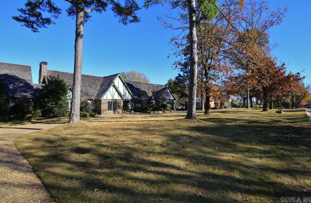 COUNTRY CLUB OF AR VILLAGE WAY A - Residential