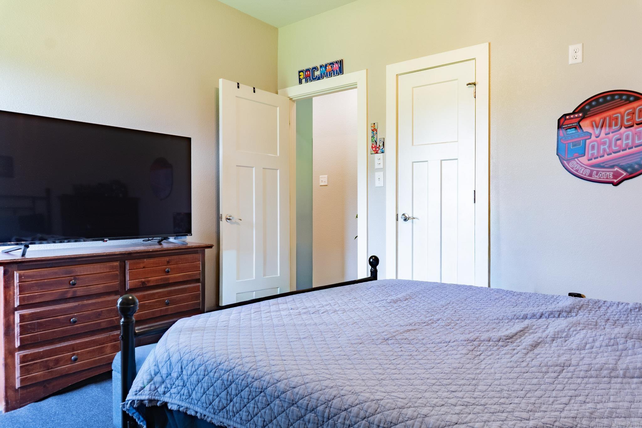 OAK TREE SOUTH - Residential