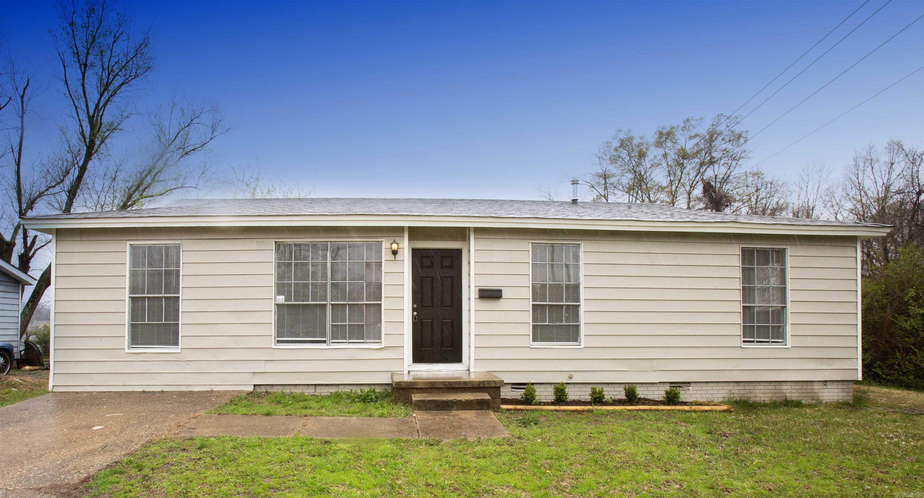 Newly Remodeled 3b/1ba with a bonus room! New vinyl flooring and paint throughout as well as a new vanity and tub in the bathroom! Large fenced yard. The lease for this property is for two years with a 3% increase after the first year. Income has to be three times the rent unless you receive a housing voucher.  **All properties may not be move in ready***