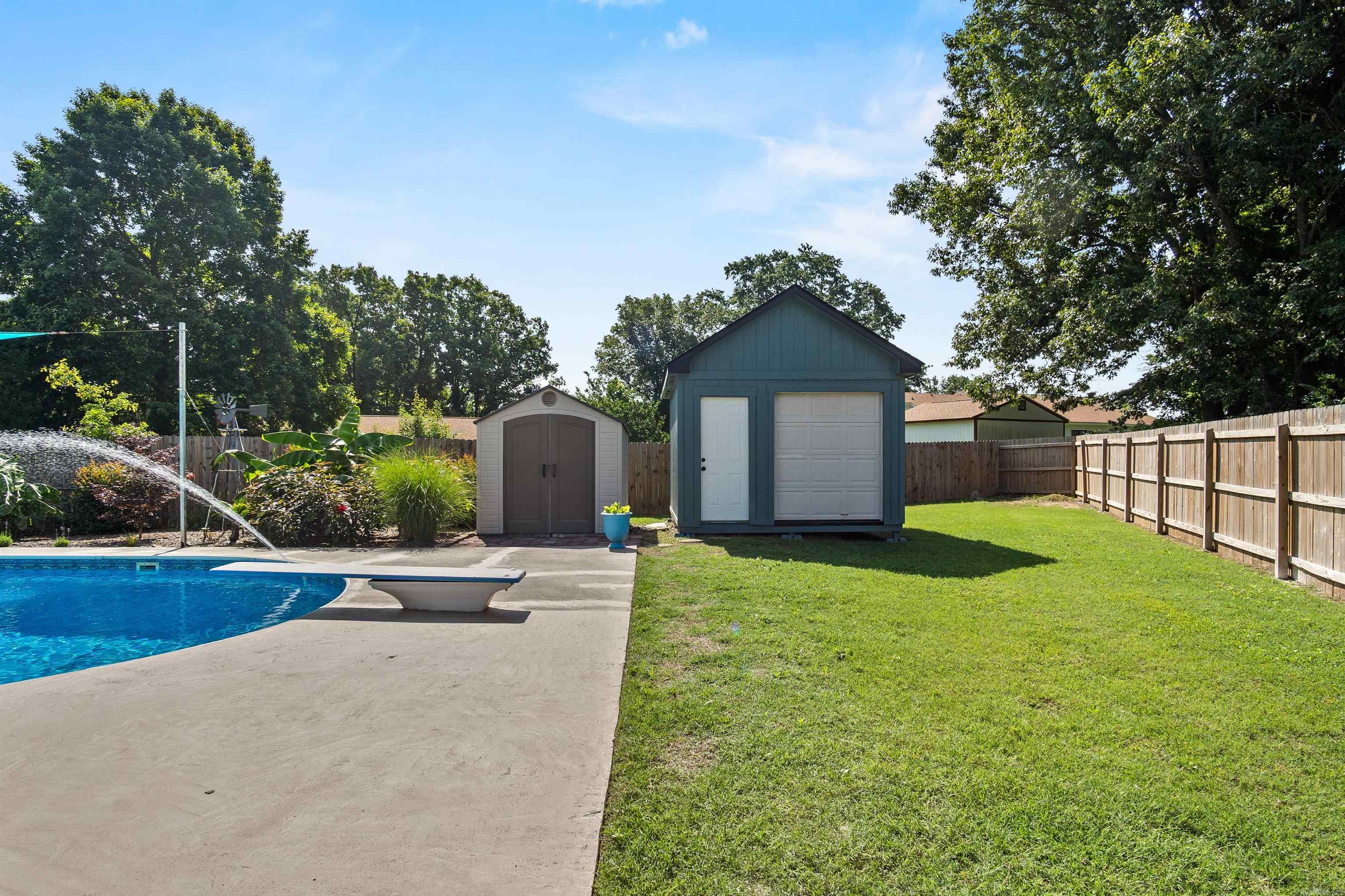 COUNTRY WOOD UNIT - Residential