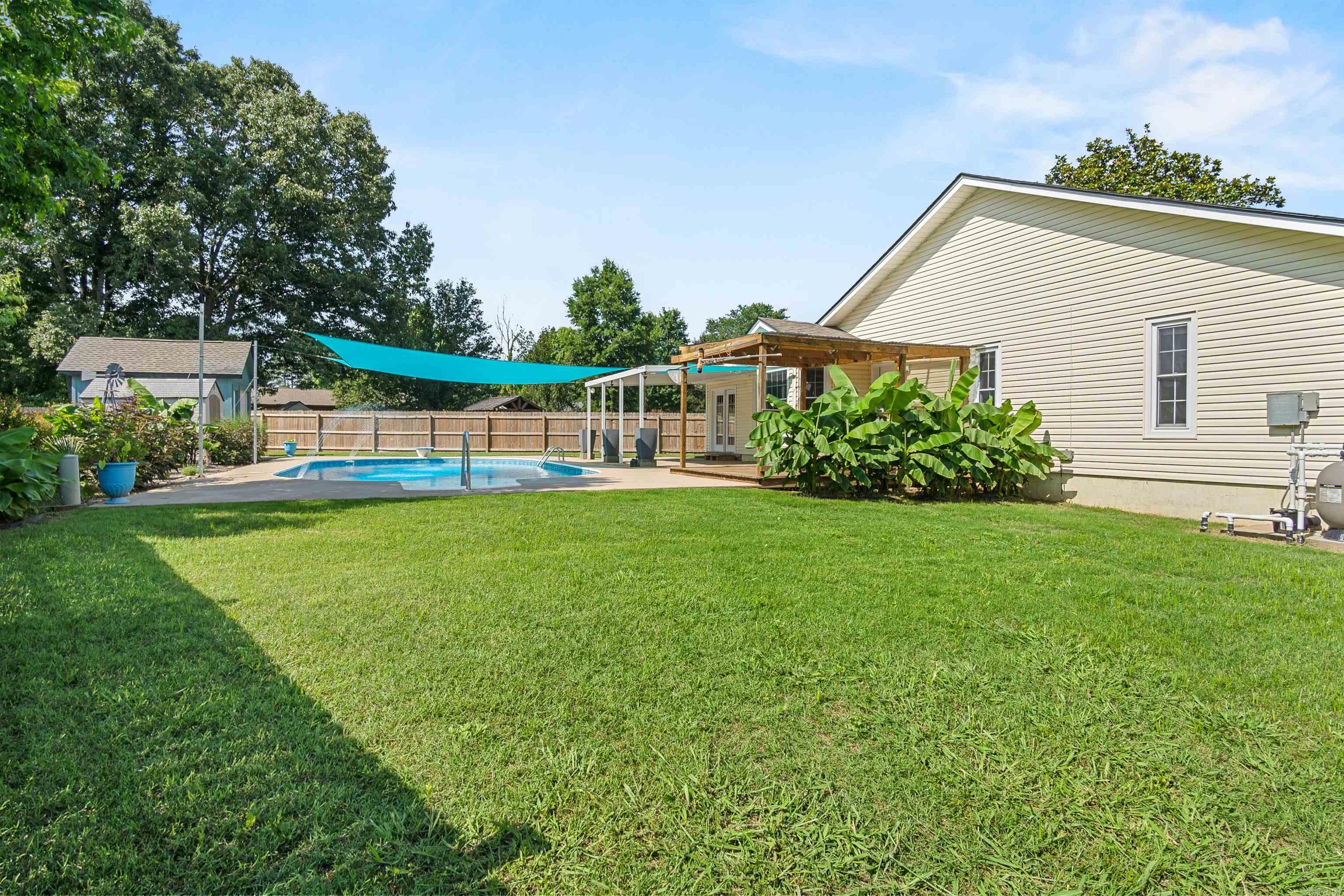 COUNTRY WOOD UNIT - Residential