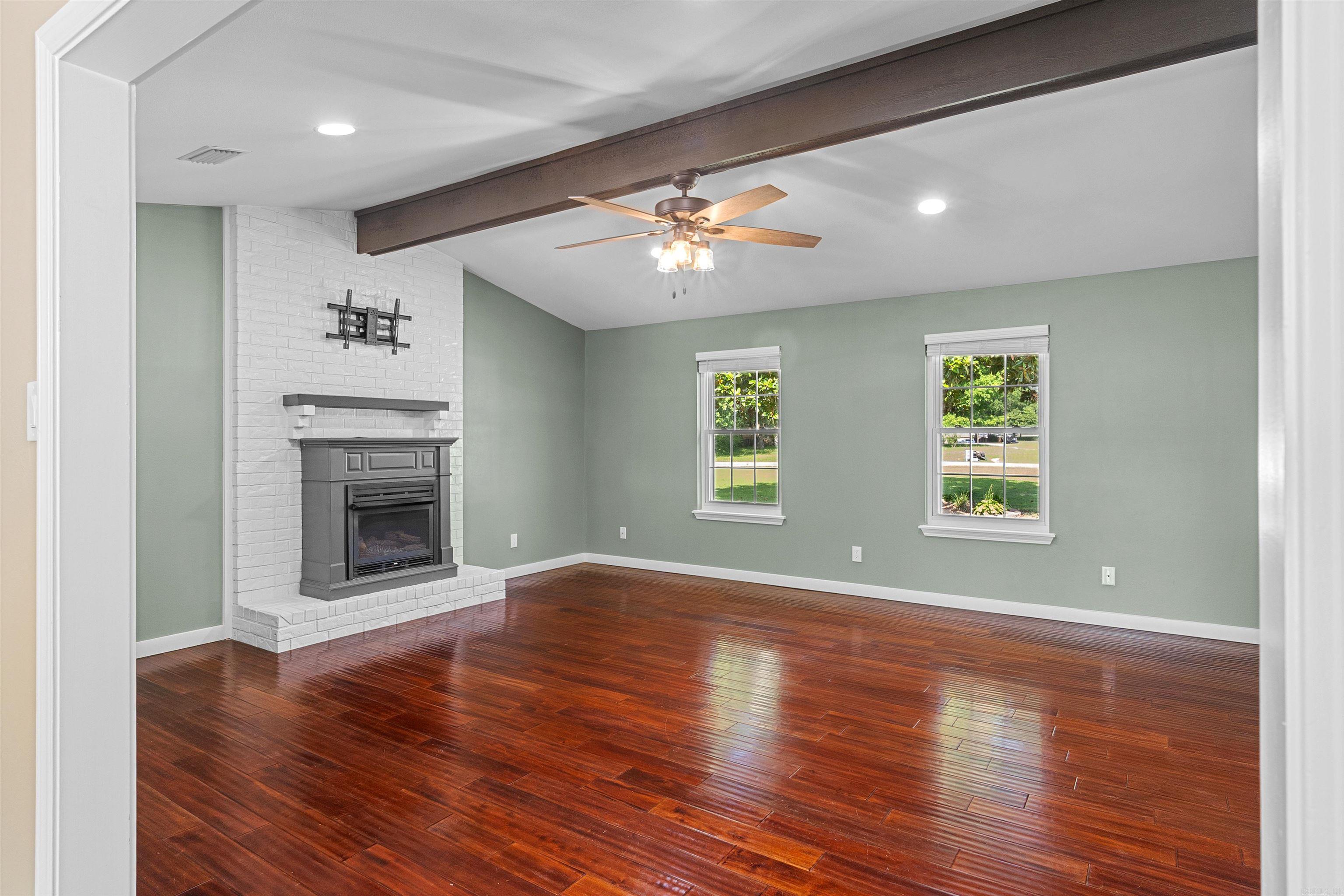 COUNTRY WOOD UNIT - Residential