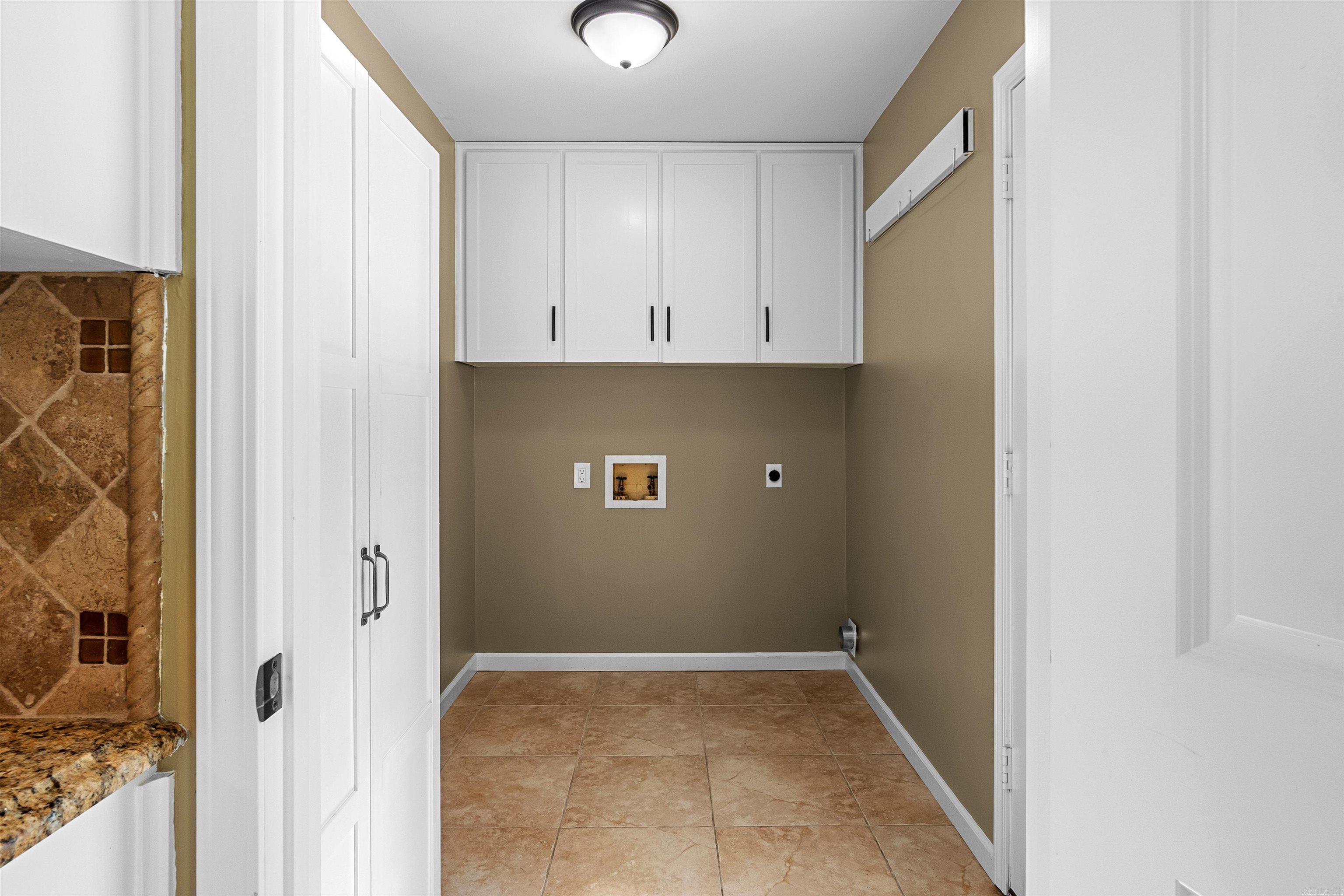 COUNTRY WOOD UNIT - Residential