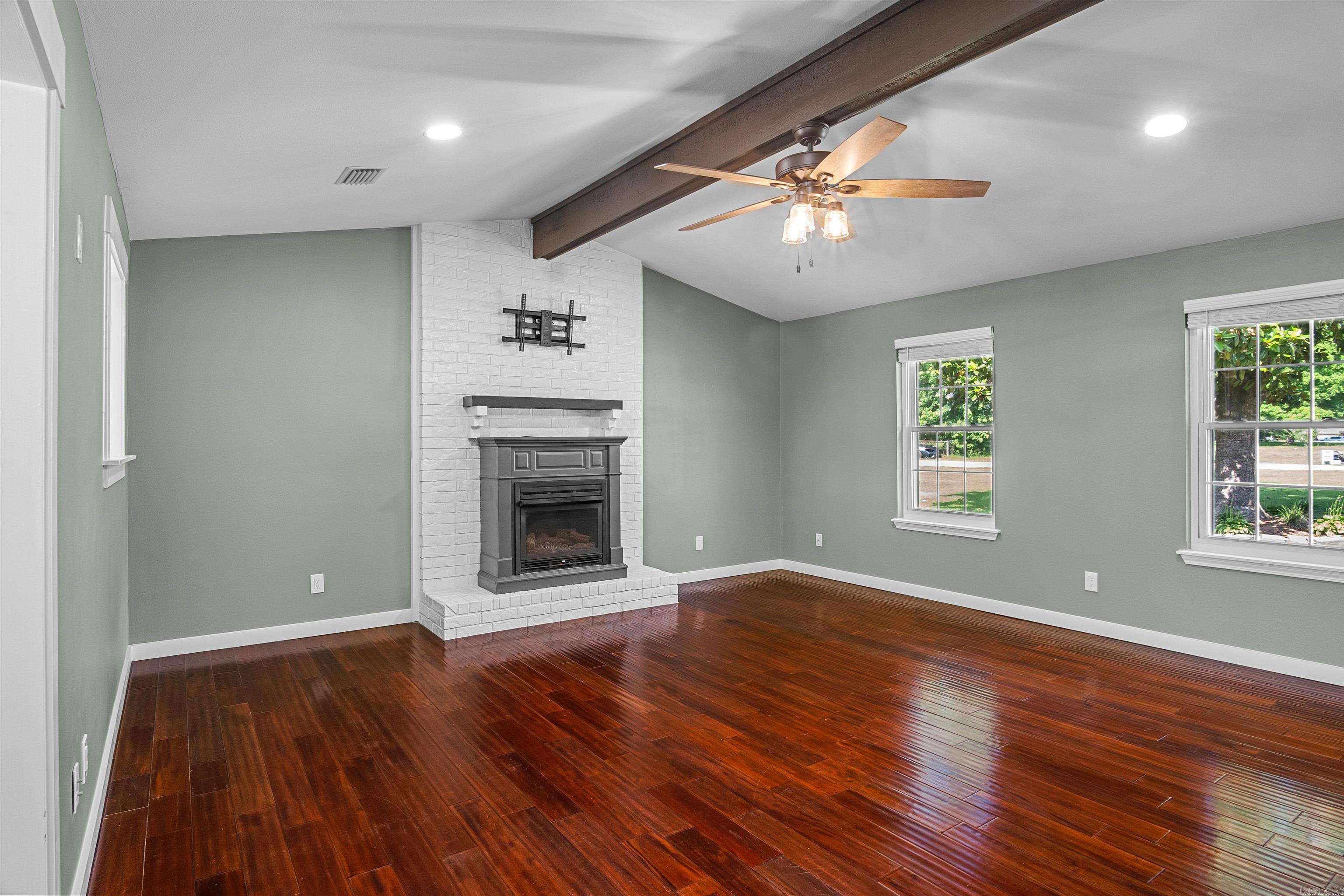 COUNTRY WOOD UNIT - Residential