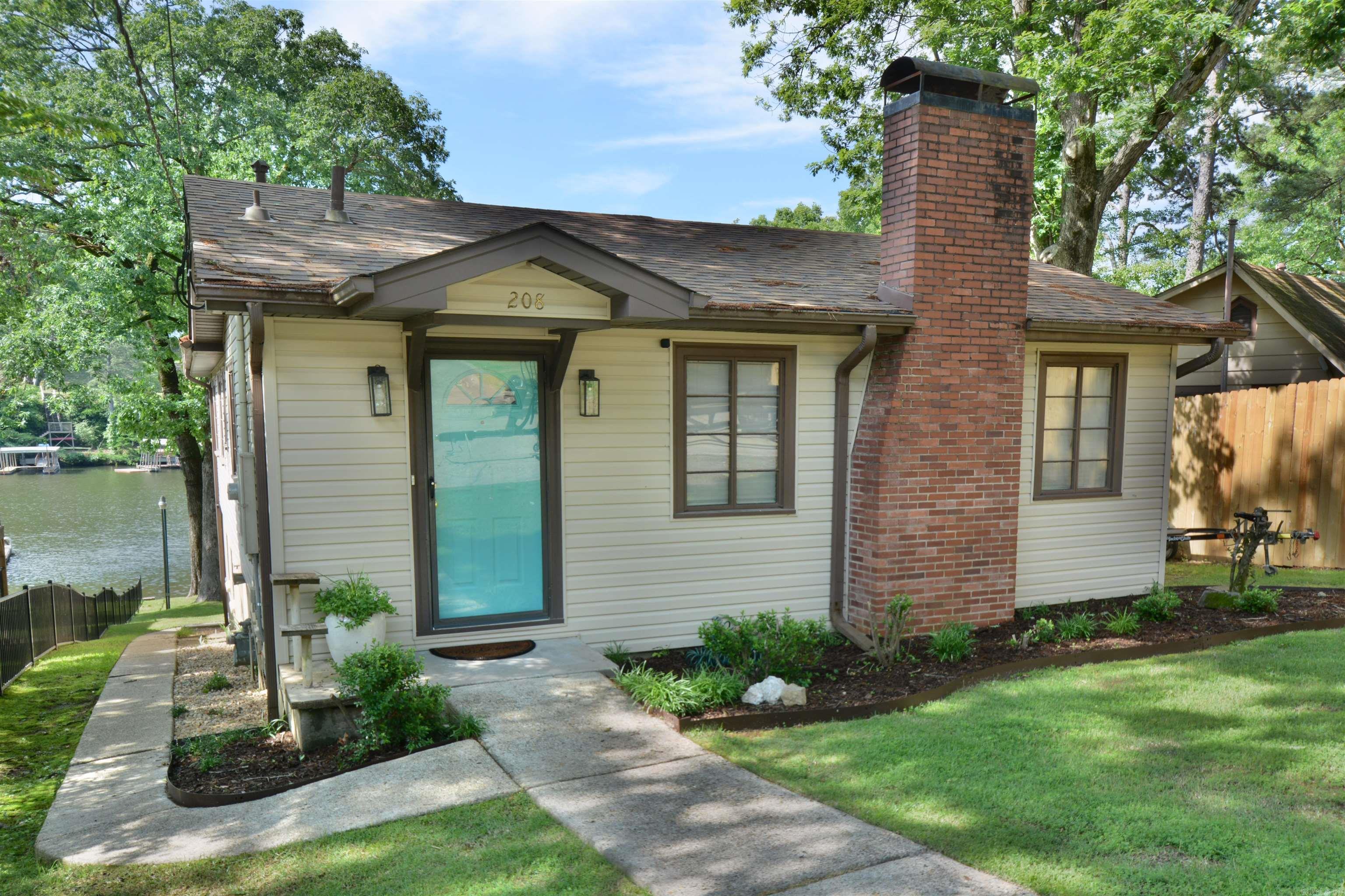 TASTEFULLY UPDATED LAKE HAMILTON HOME WITH SINGLE STALL COVERED BOAT DOCK--THIS CUTTIE HAS DEN WITH FIREPLACE (CONVERTED TO GAS LOG) MURPHY BED, FULL BATH, GREAT KITCHEN AND DEN AREA WITH UPPER DECK TO RELAX AND VIEW THE LAKE--DOWNSTAIRS BEDROOM & BATH WITH COVERED PORCH AND OUTDOOR GRILLING & FIRE PIT AREA. DEEP WATER DOCK.  COME ENJOY LAKE LIVING.