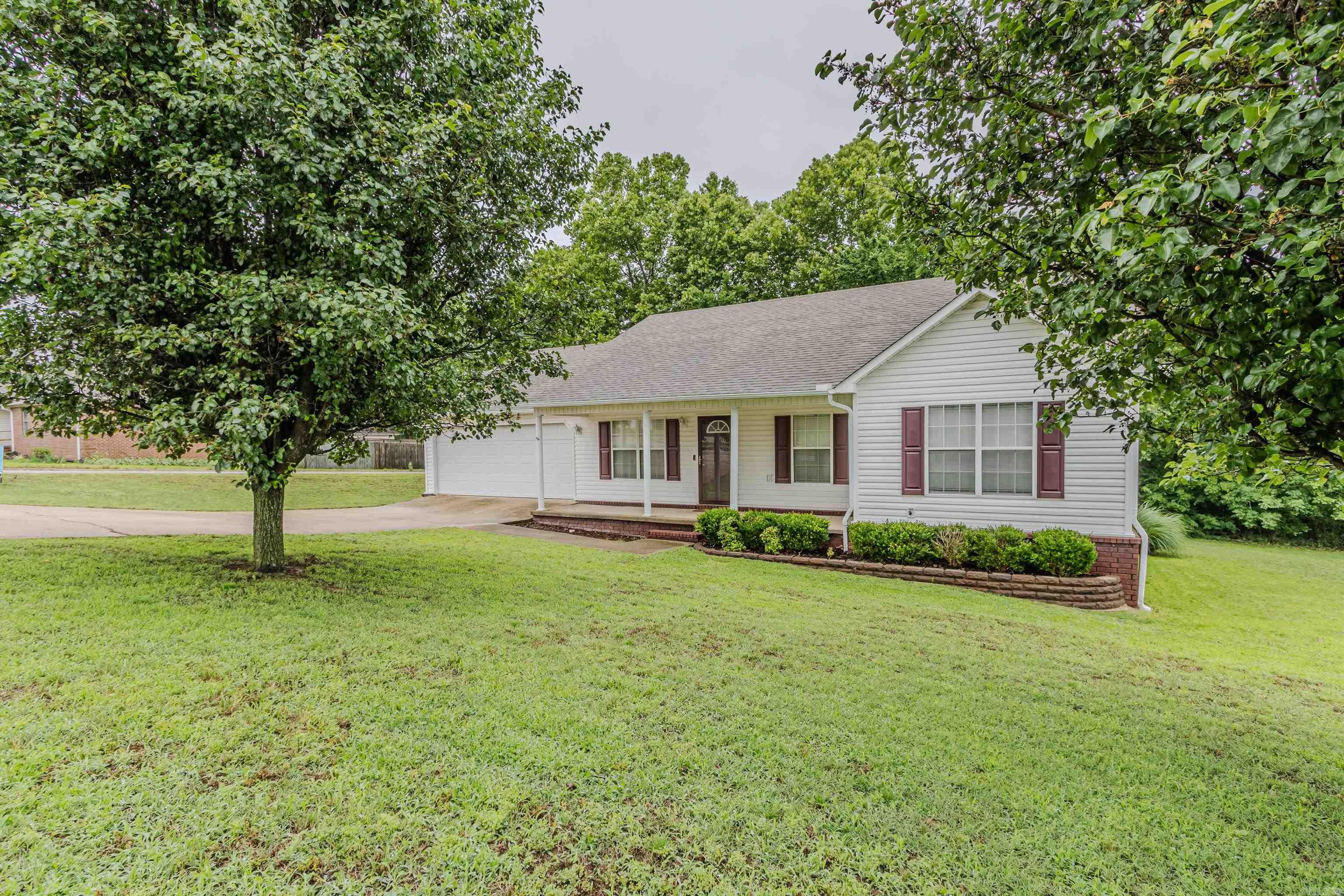 This 3 bedroom, 2 bath home sits on a corner lot in one of Paragould’s established neighborhoods and has already had several of the big ticket updates done for you. The roof is approximately 4 years old, the HVAC was replaced in May 2026, and the hot water heater is only about 6 months old. All new appliances will stay with the home. Inside, you’ll find fresh paint throughout, a comfortable layout, vaulted ceilings, and plenty of space to make yourself at home. The security system will also stay with the home for added peace of mind. If you’ve been looking for a well maintained home with solid updates in a great location, this one is definitely worth a look.