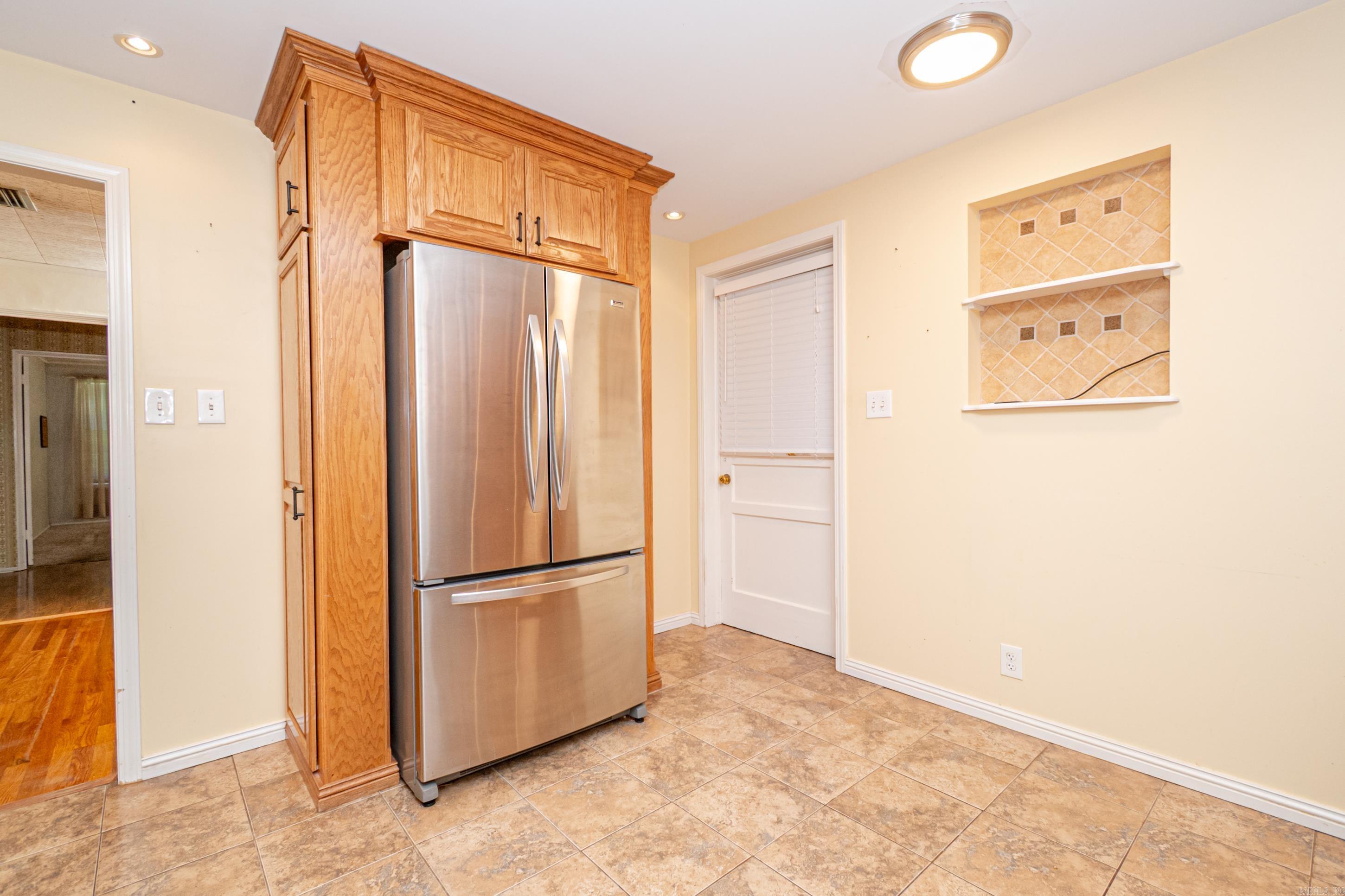 THOMPSON HEIGHTS - Residential