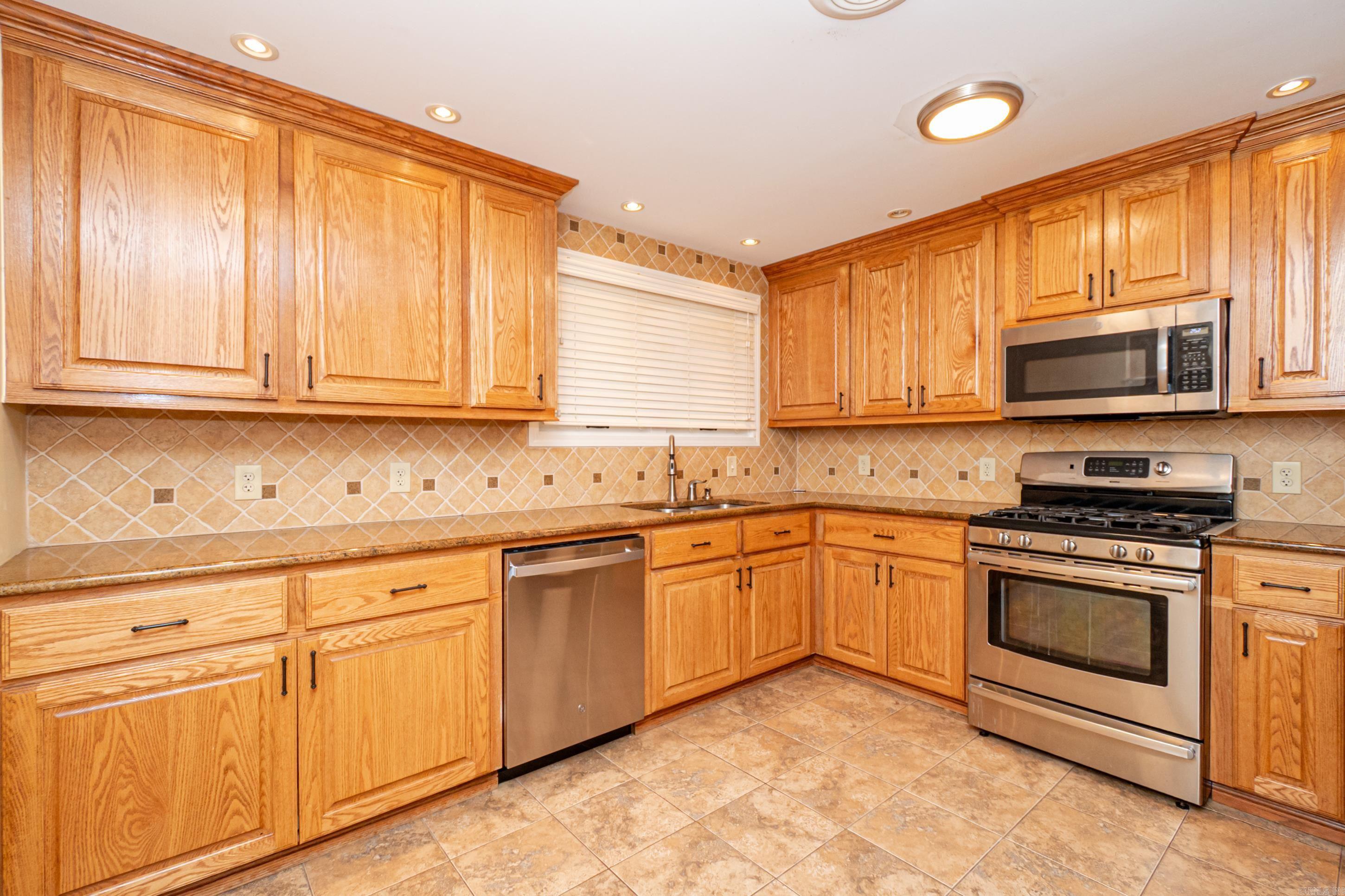 THOMPSON HEIGHTS - Residential