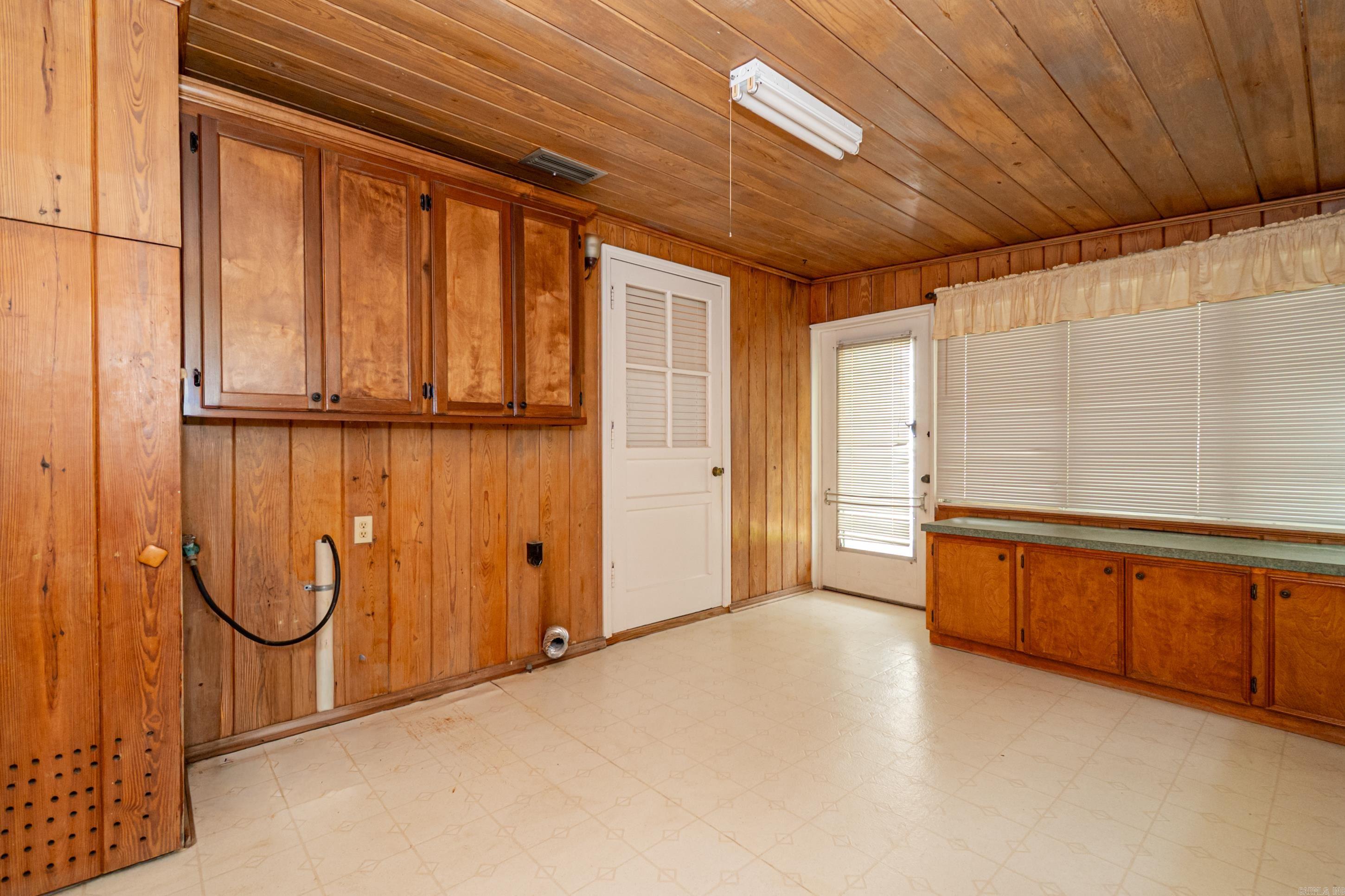 THOMPSON HEIGHTS - Residential