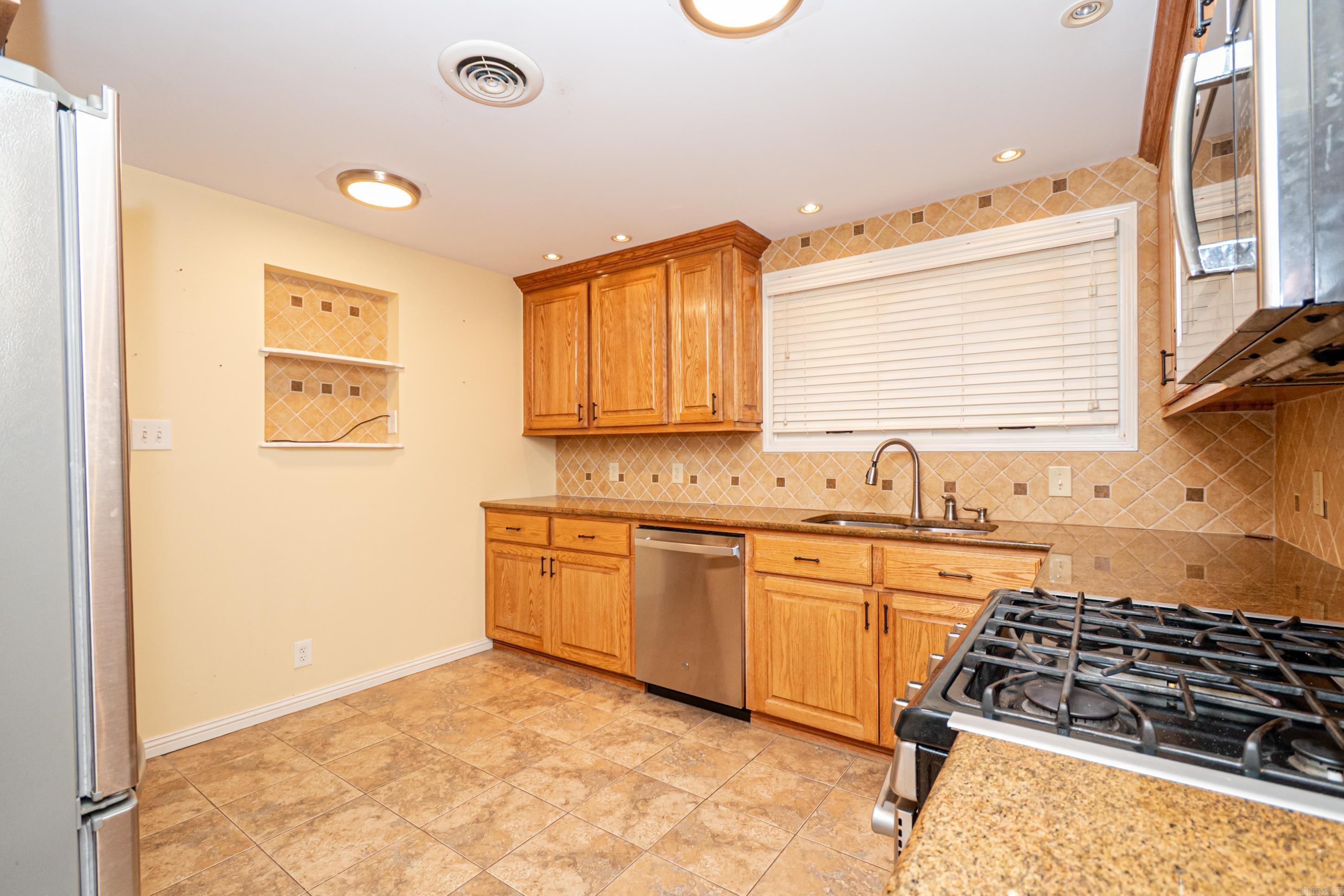 THOMPSON HEIGHTS - Residential