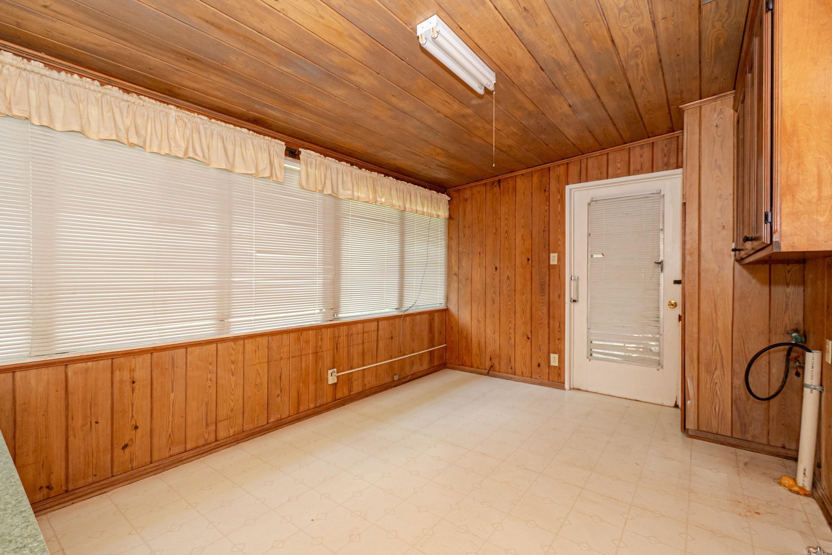 THOMPSON HEIGHTS - Residential
