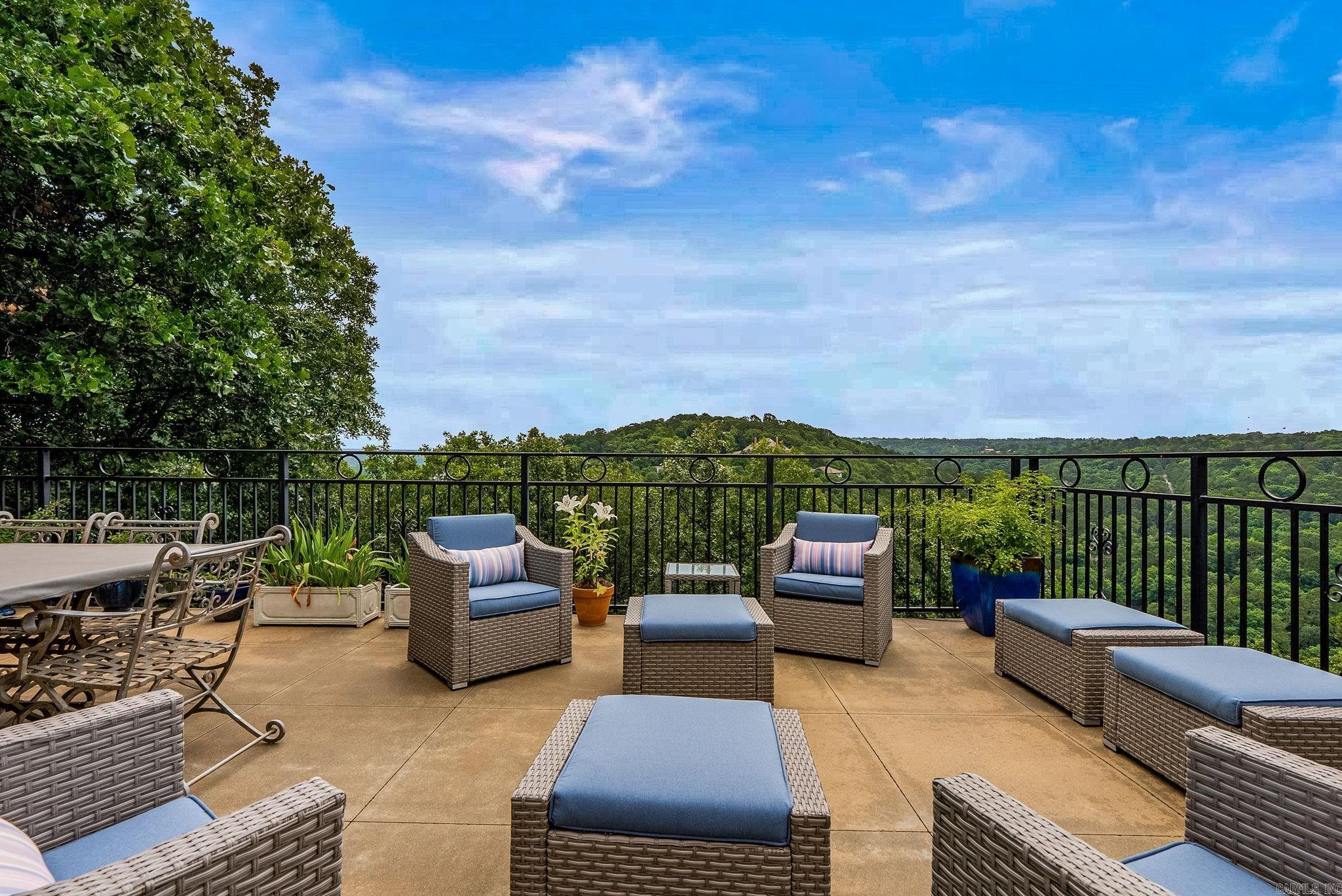RIVERVIEW MANOR - Residential