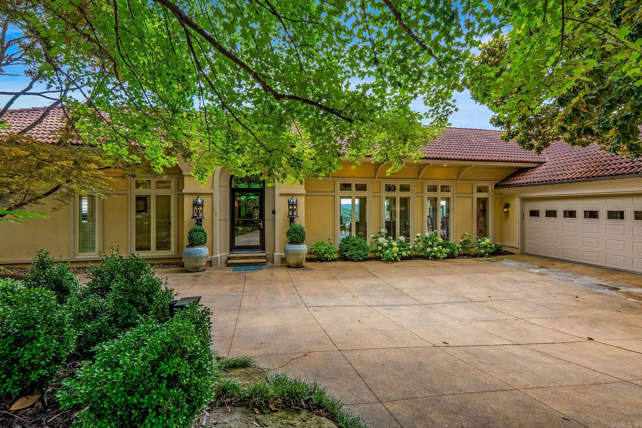 RIVERVIEW MANOR - Residential