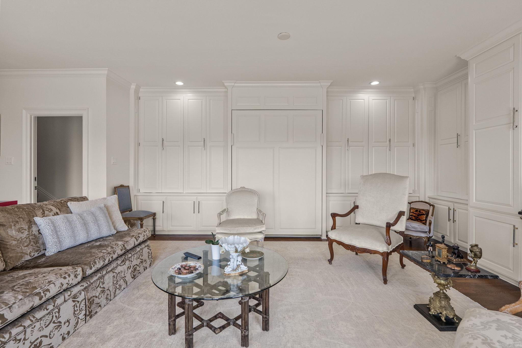 RIVERVIEW MANOR - Residential
