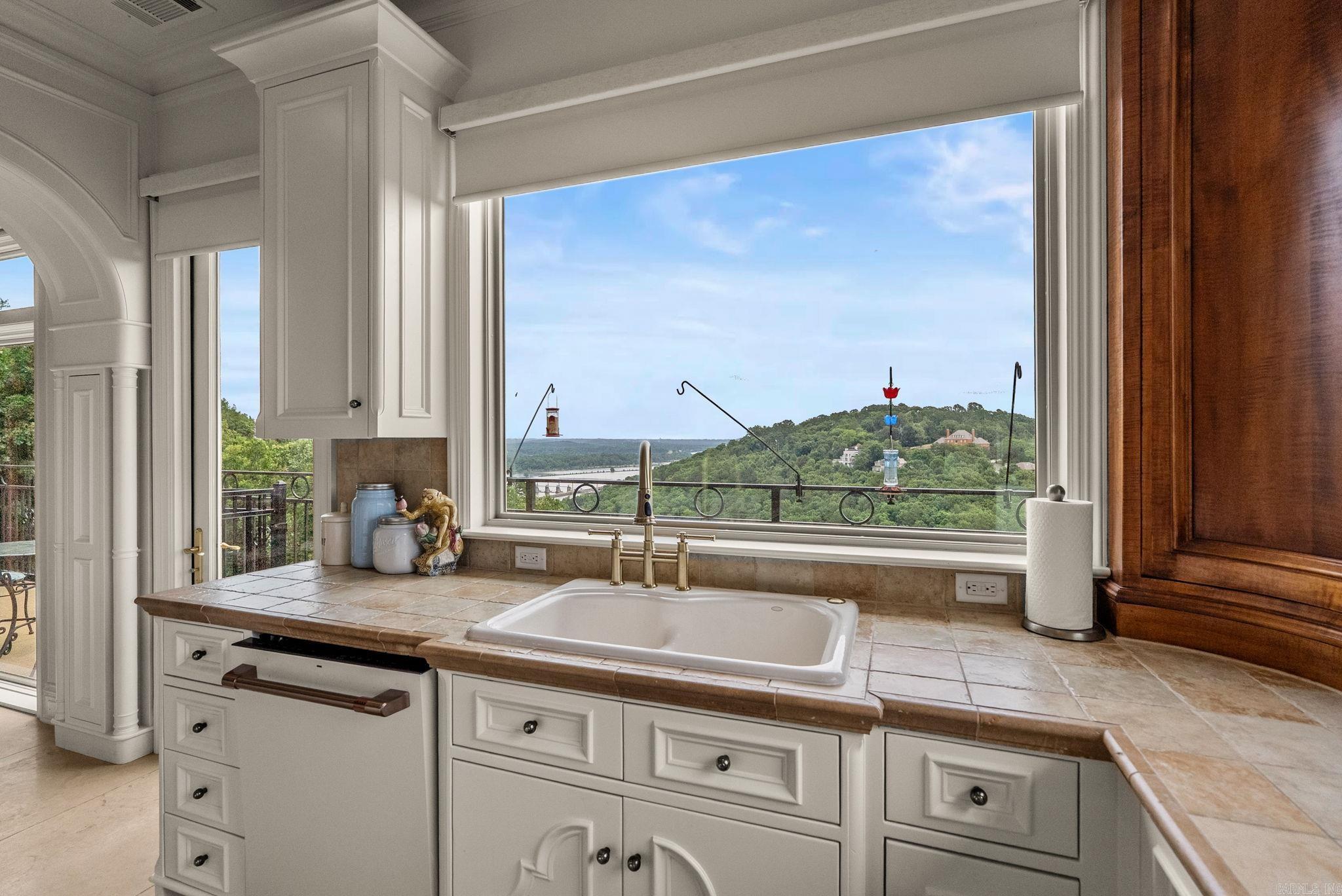 RIVERVIEW MANOR - Residential