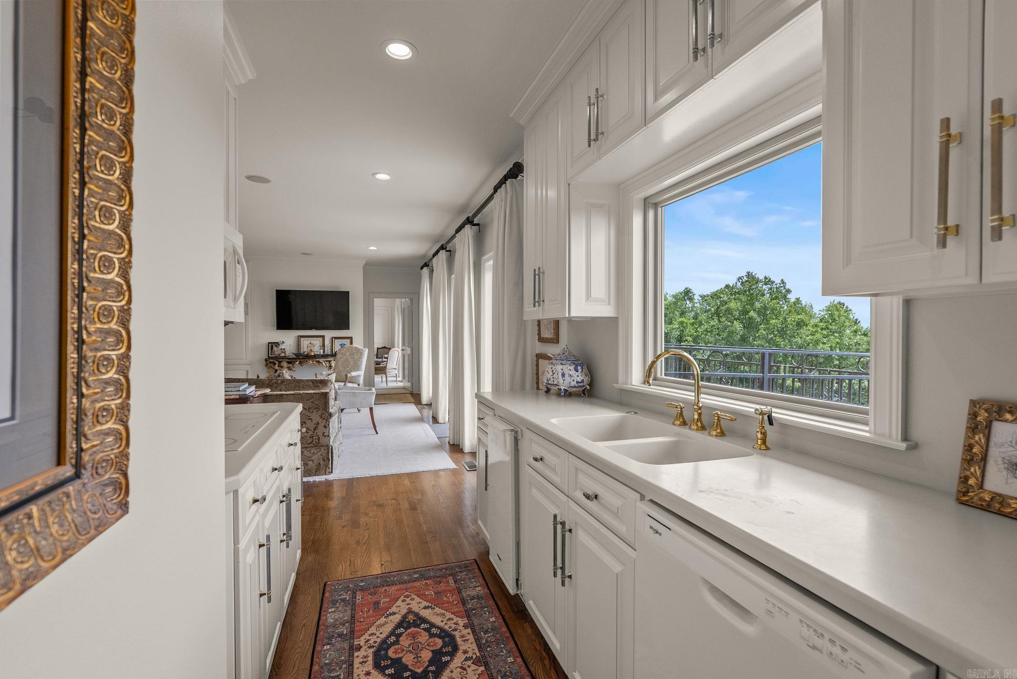 RIVERVIEW MANOR - Residential