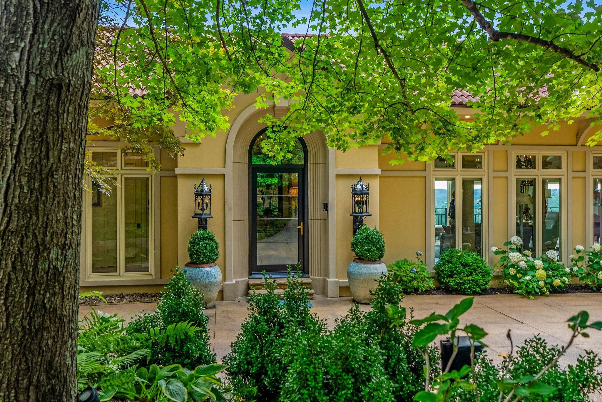 RIVERVIEW MANOR - Residential