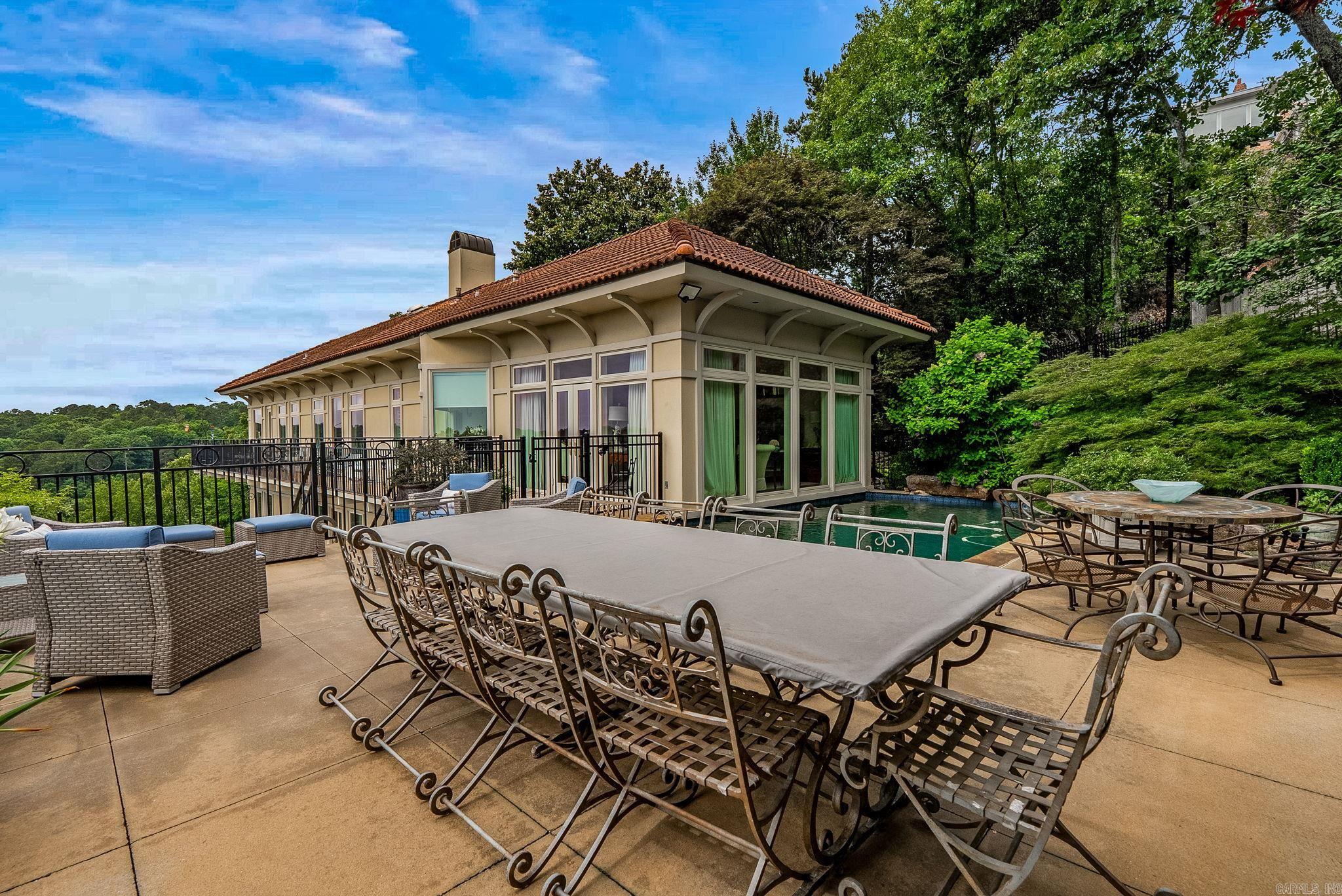 RIVERVIEW MANOR - Residential