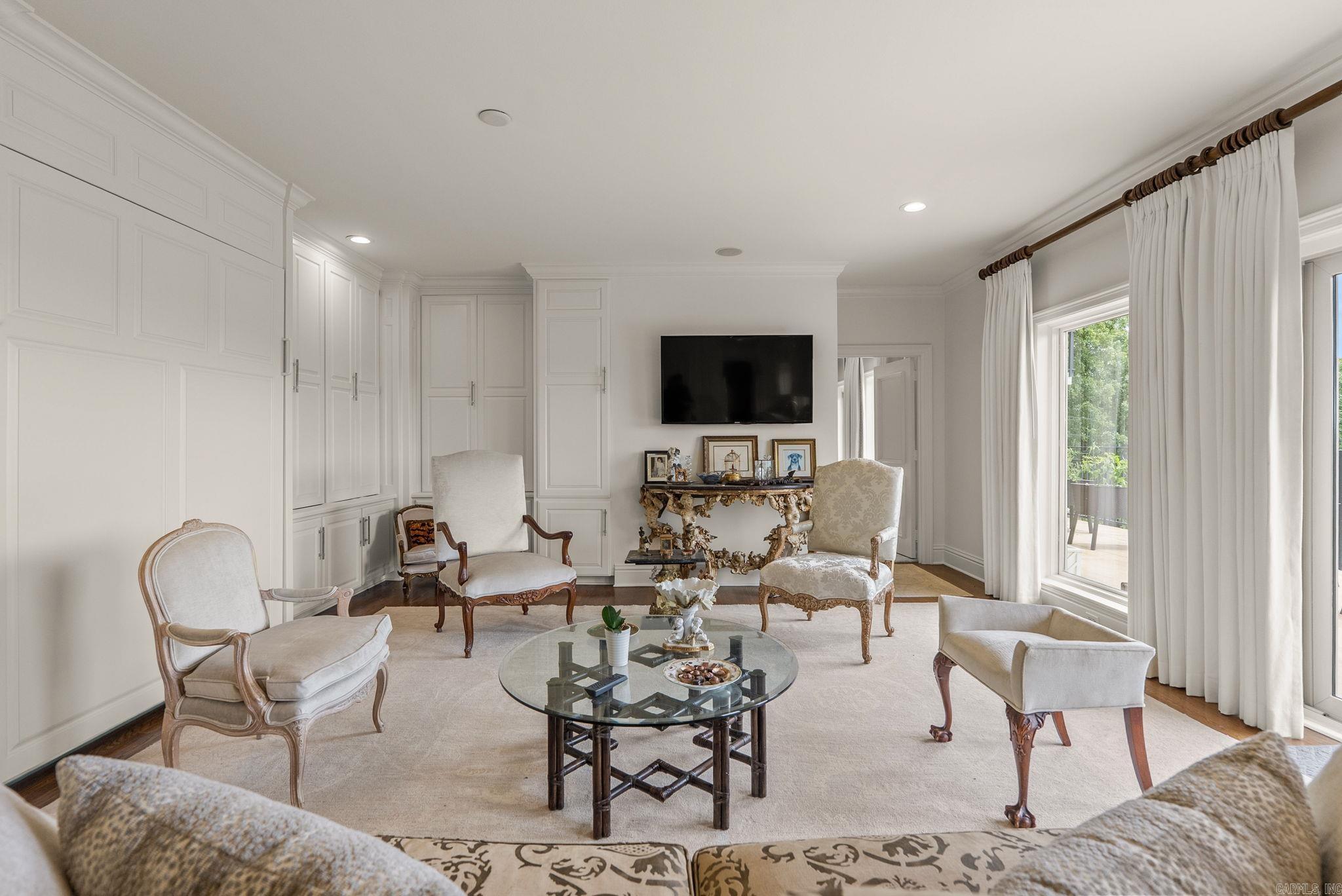 RIVERVIEW MANOR - Residential