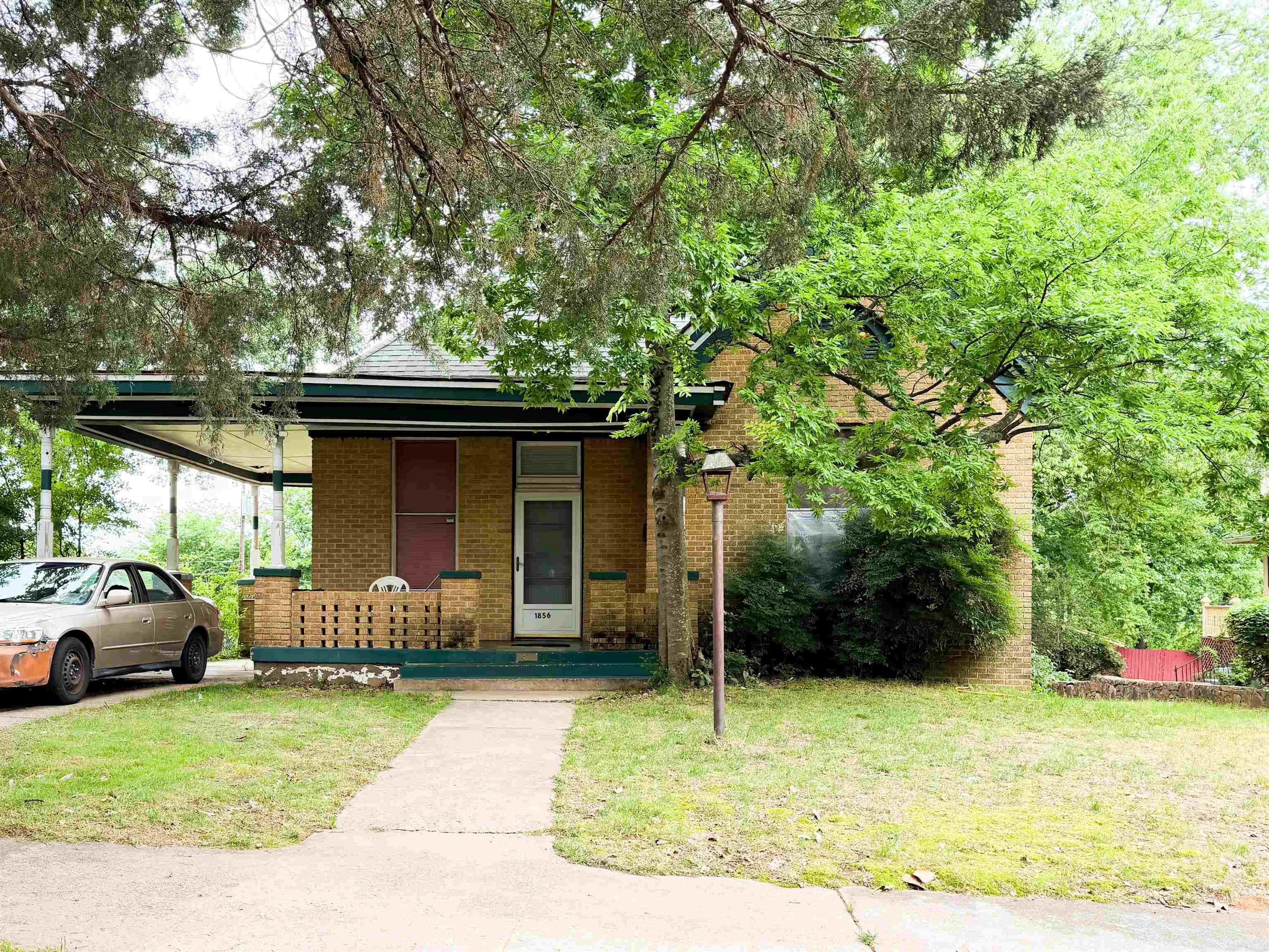 Opportunity awaits at 1856 South Cross in Little Rock! This 3-bedroom home is packed with early 20th century character and ready for someone with vision to bring it back to life. Featuring soaring 12-foot ceilings and the kind of architectural charm that’s hard to find in newer construction, this property offers incredible potential for investors, contractors, or anyone looking for their next flip project. With the right updates and restoration, this home could truly shine while preserving its historic appeal. Conveniently located near downtown amenities, dining, and major thoroughfares, this is a chance to transform a classic property into something special.