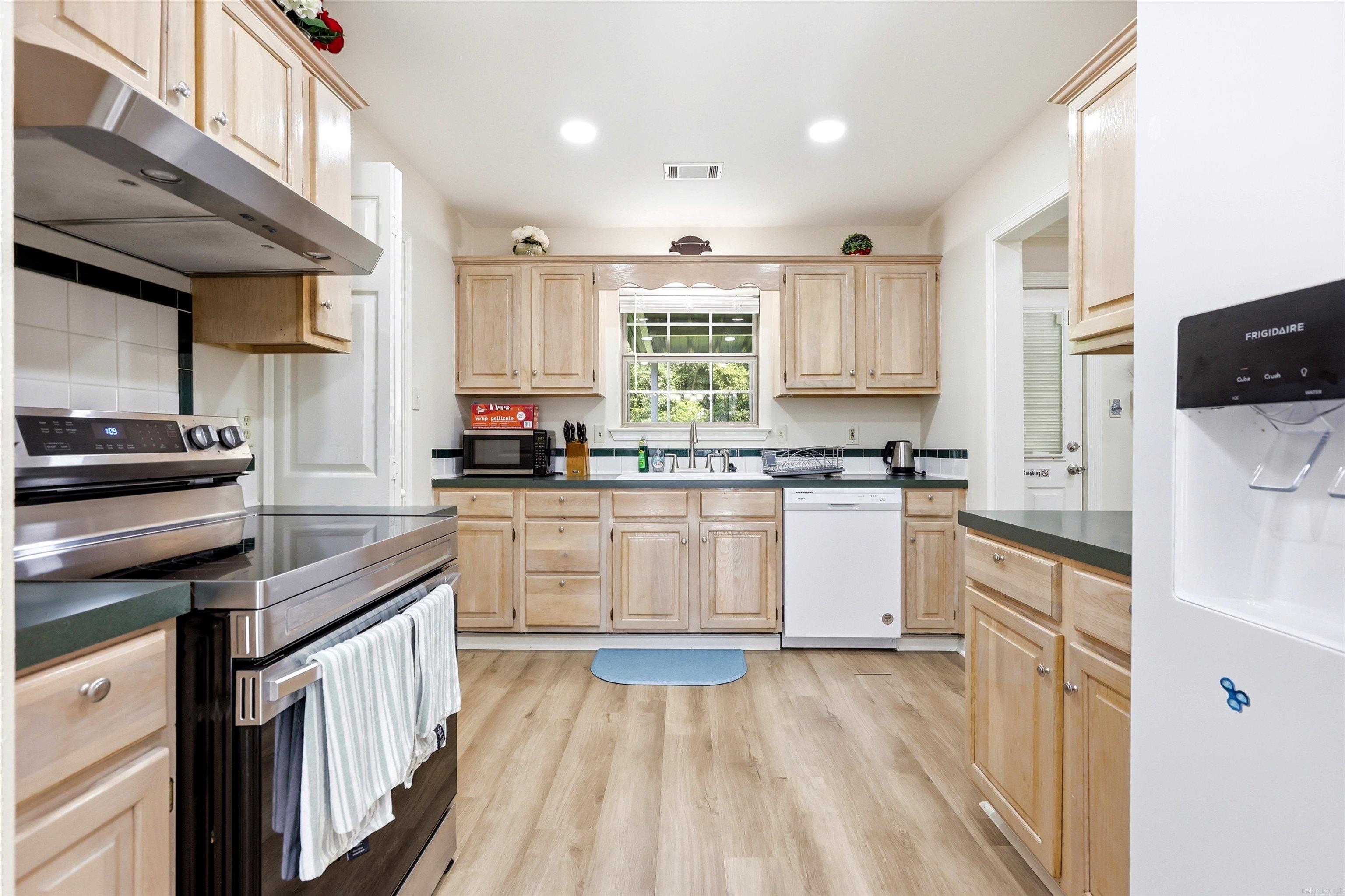 NORTHRIDGE - Residential