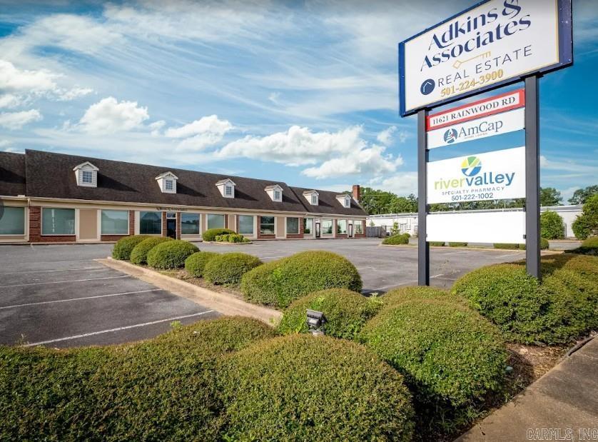 Nice large office within the offices of Adkins and Associates /  Executive office would be great for CPA, Sales Rep, Appraiser, or Independent Contractor / Community Kitchen / Convenient location!