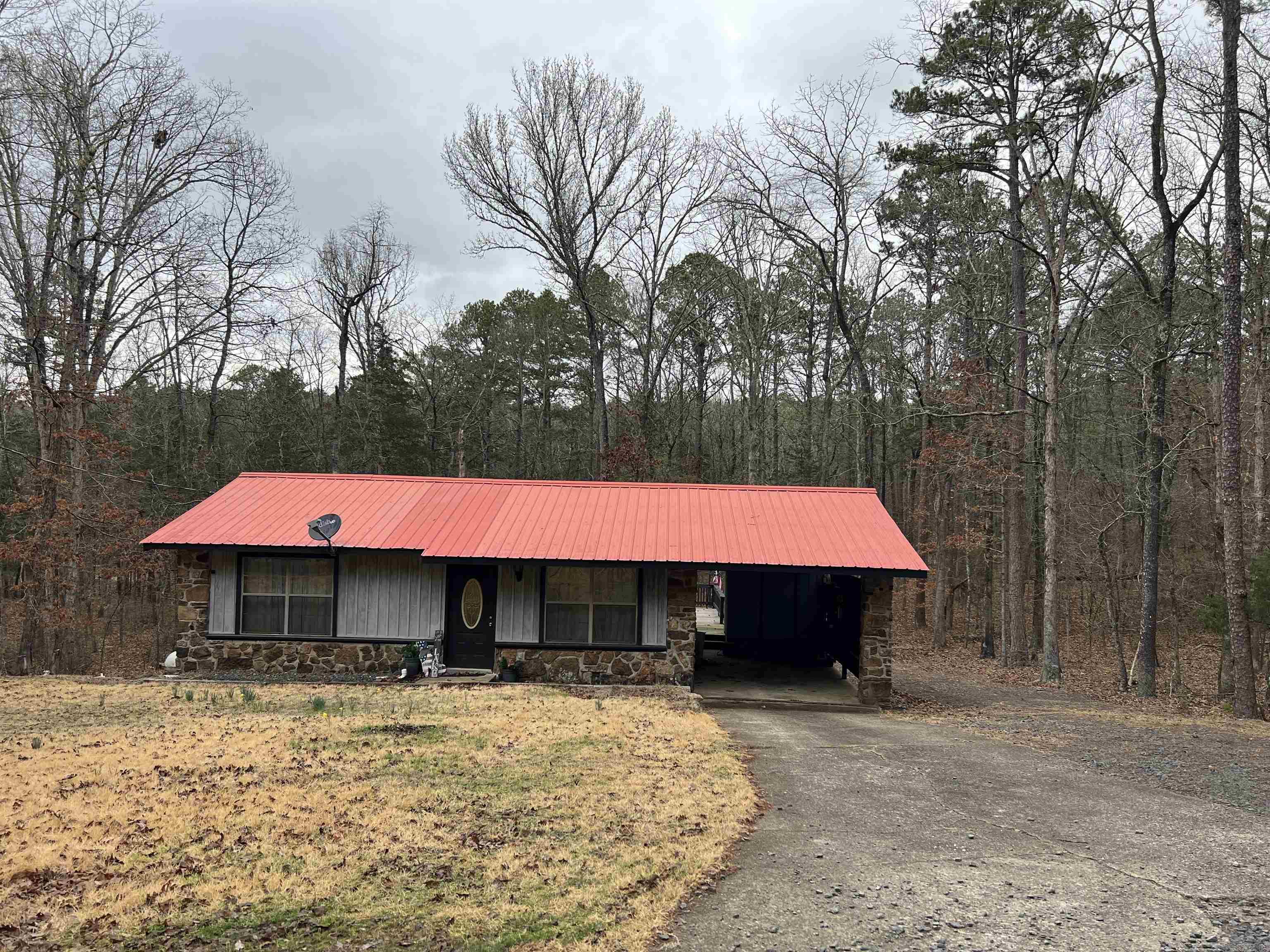 Great weekend lake home just a couple blocks from the Fairfiled Bay Marina! This home has a great outdoor entertaining area with a large deck and is move-in ready! Drive your side by side from your home to the marina boat slips, Crappy Jack's new resteraunt, the town center and over 90 miles of ATV trails. Come take a look!