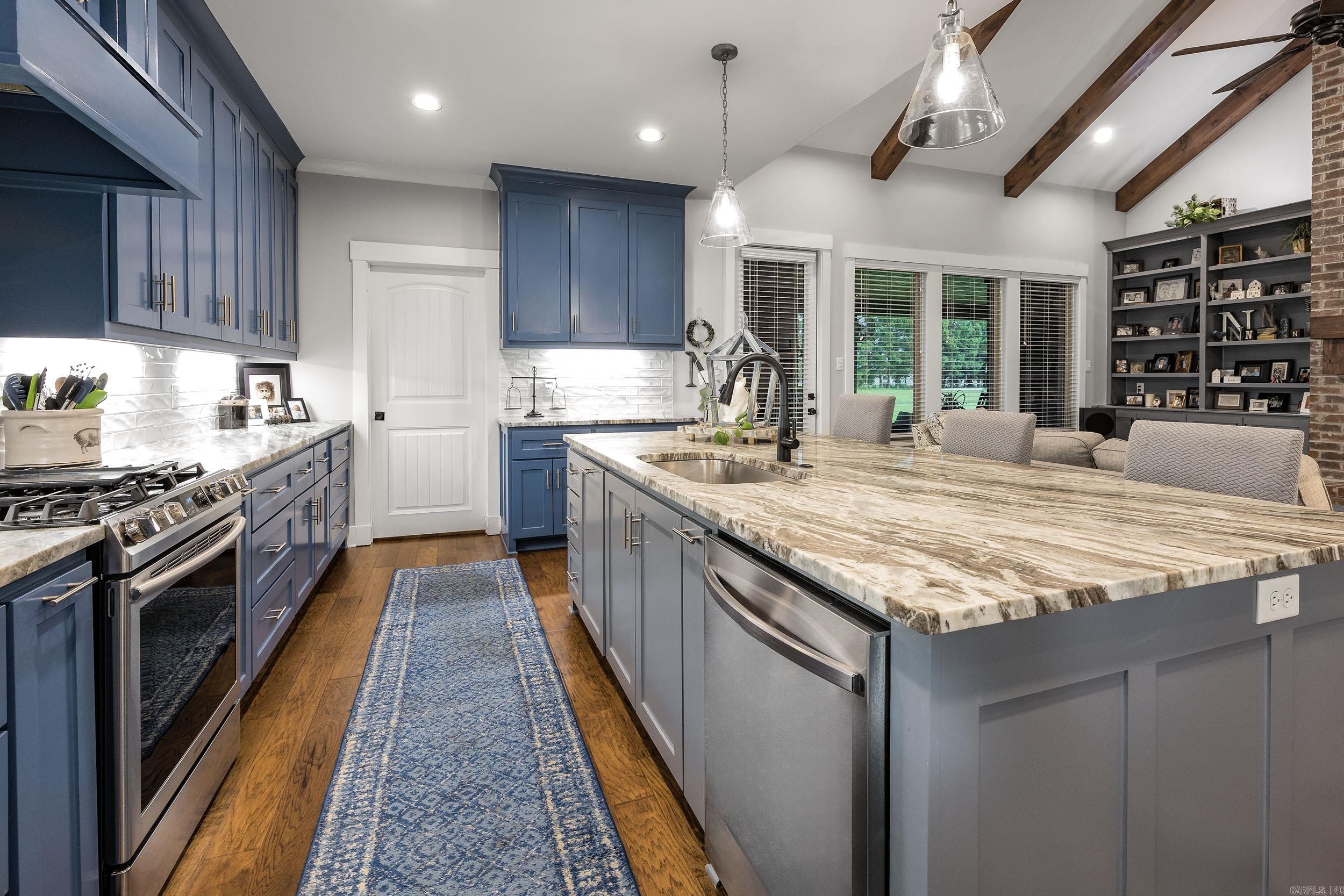 HORSE SHOE LAKE ESTATES - Residential