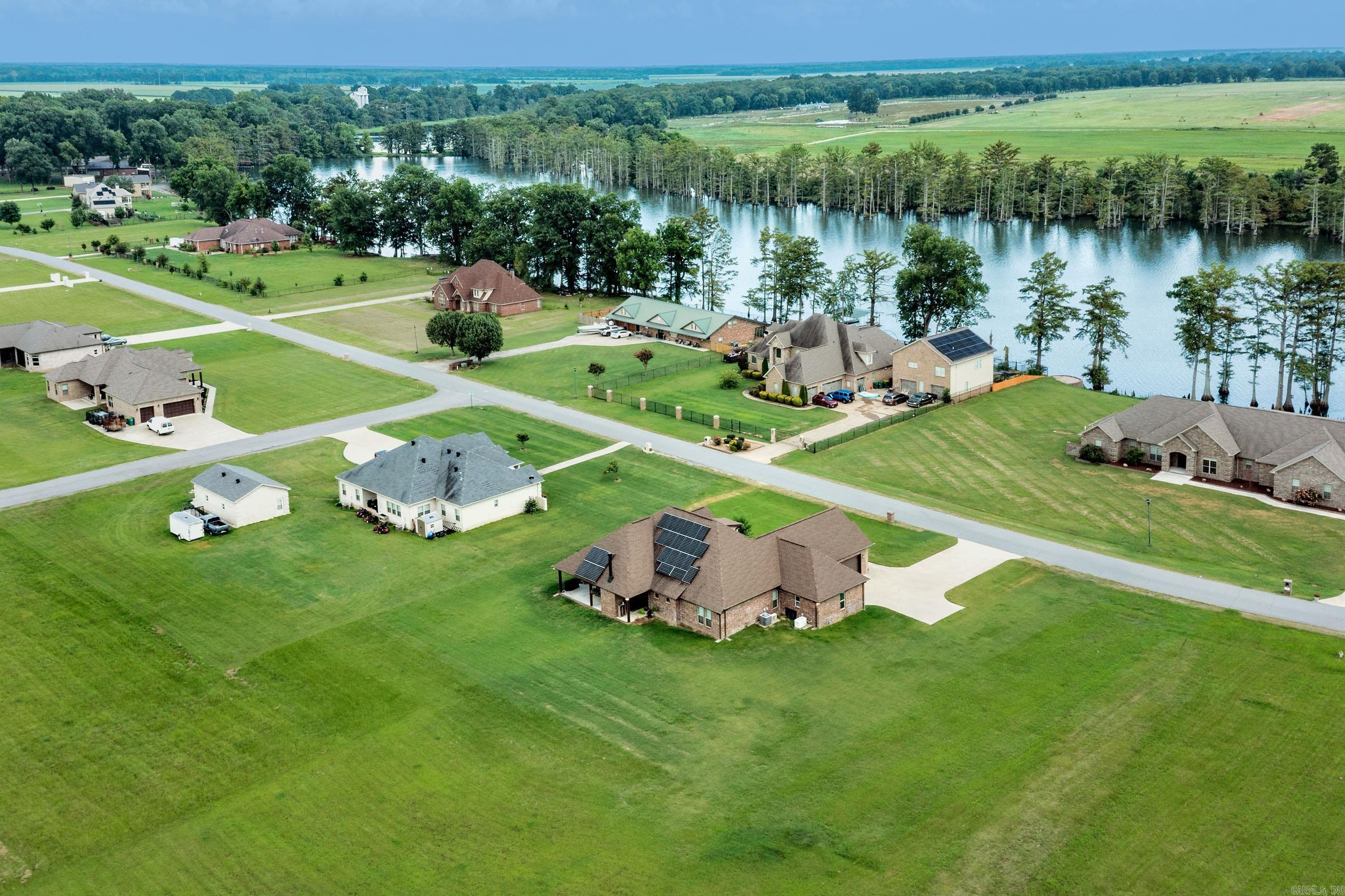 HORSE SHOE LAKE ESTATES - Residential