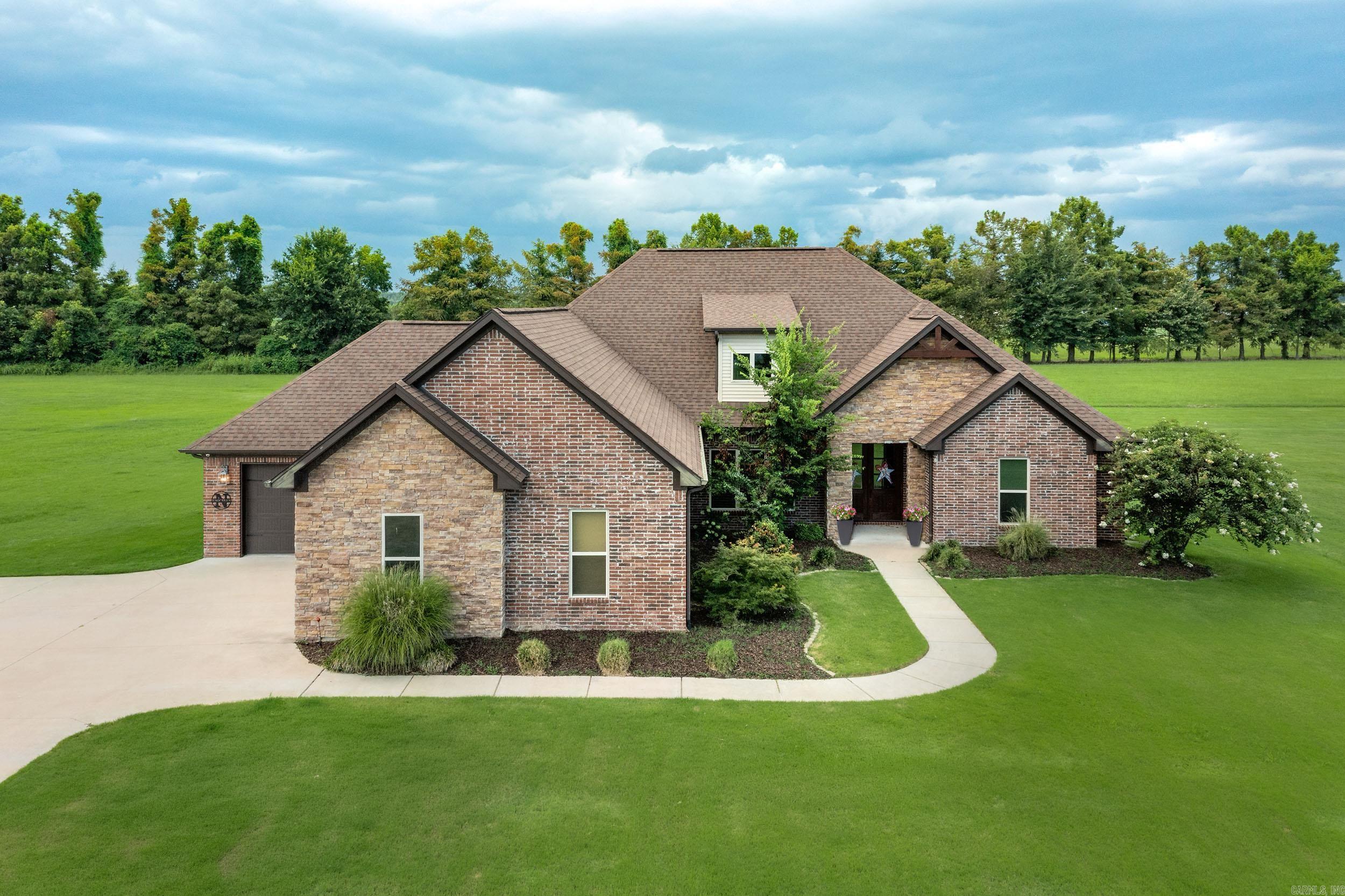 HORSE SHOE LAKE ESTATES - Residential