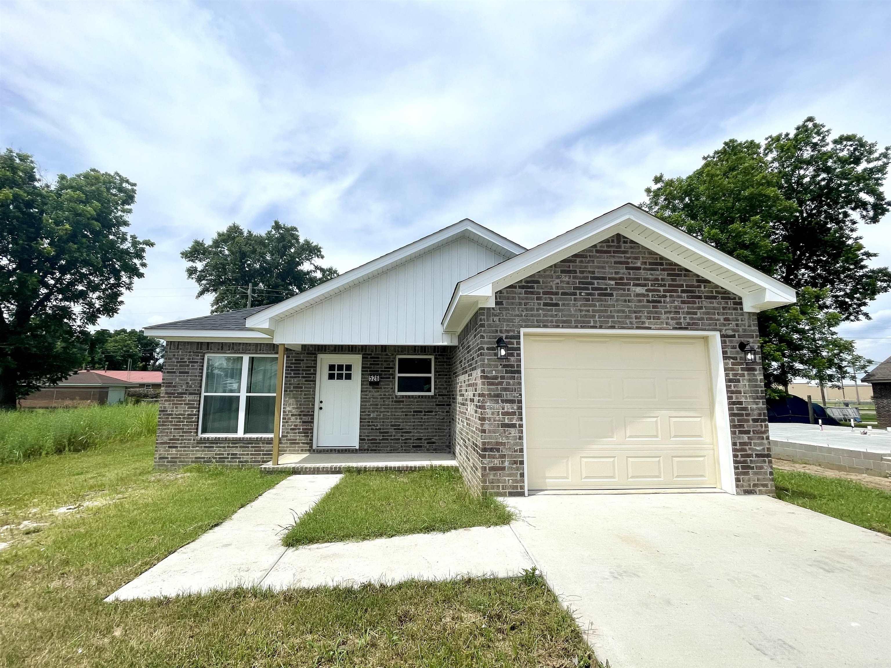 POINSETT LUMBER & MFG CO 4TH - Residential