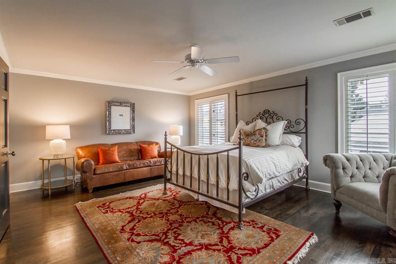 COUNTRY CLUB HGTS - Residential