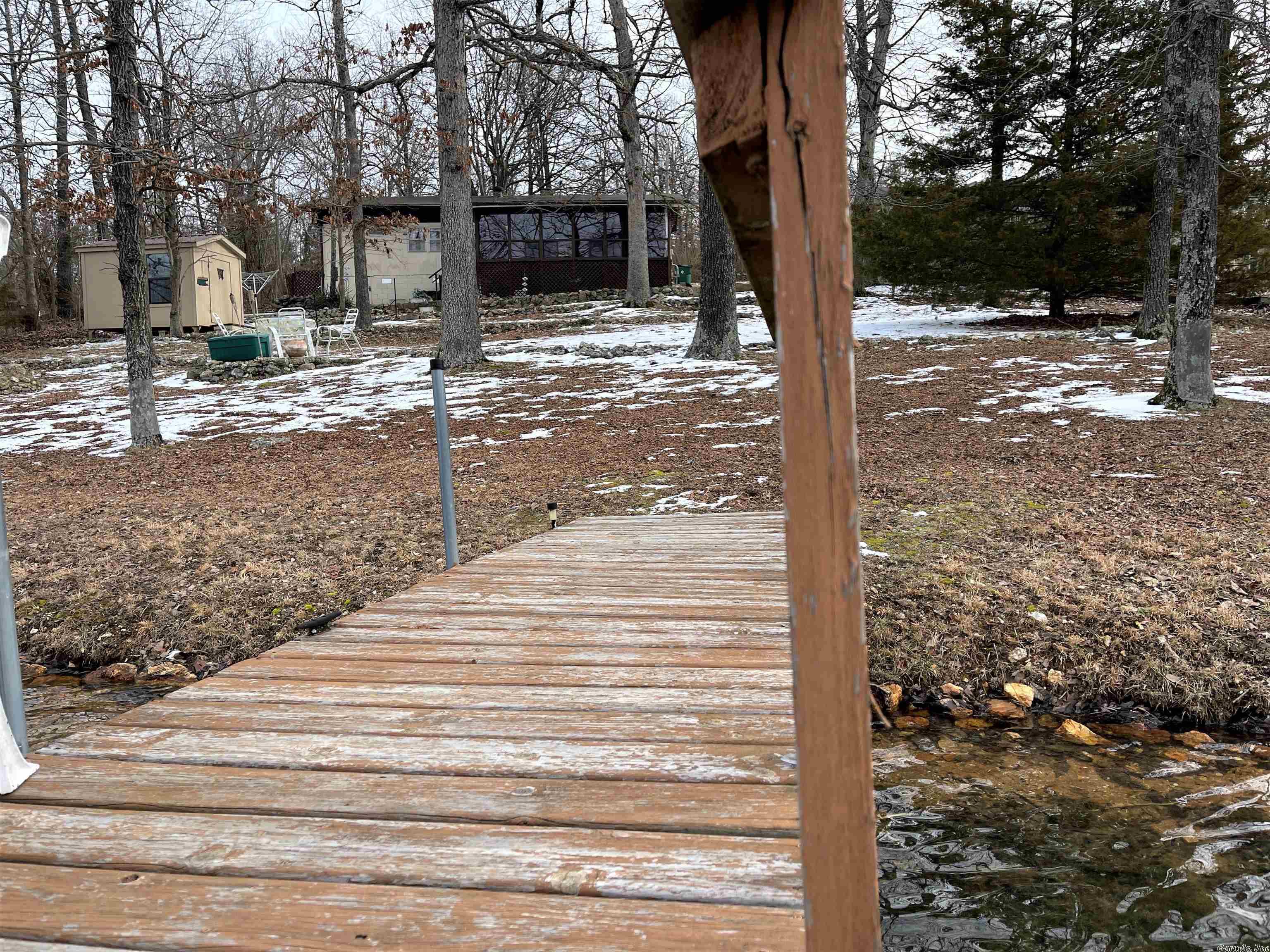 SMALL LAKE - Residential