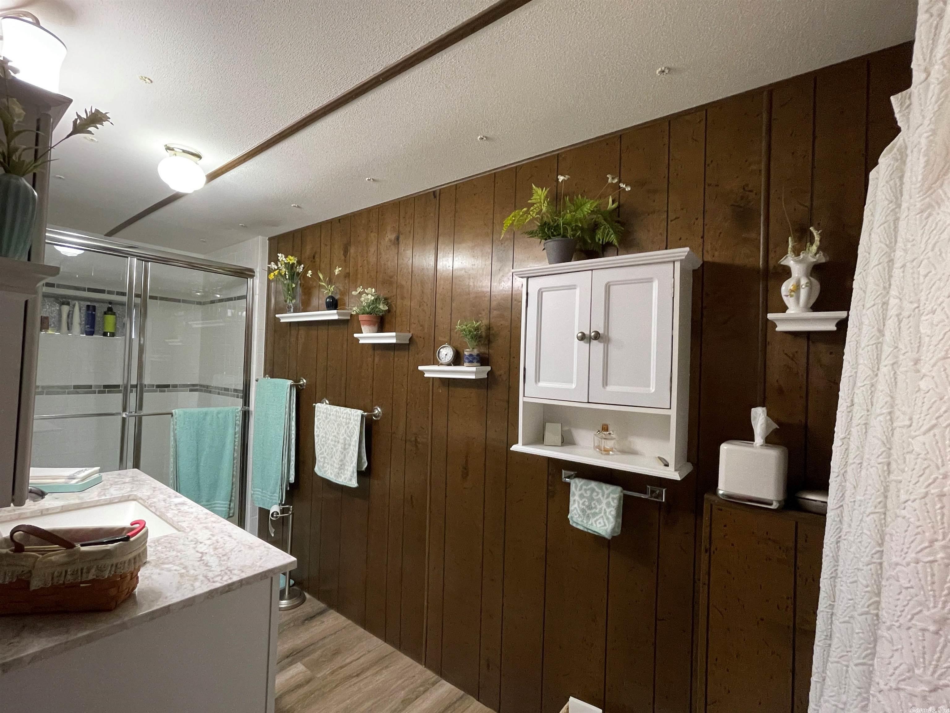 SMALL LAKE - Residential