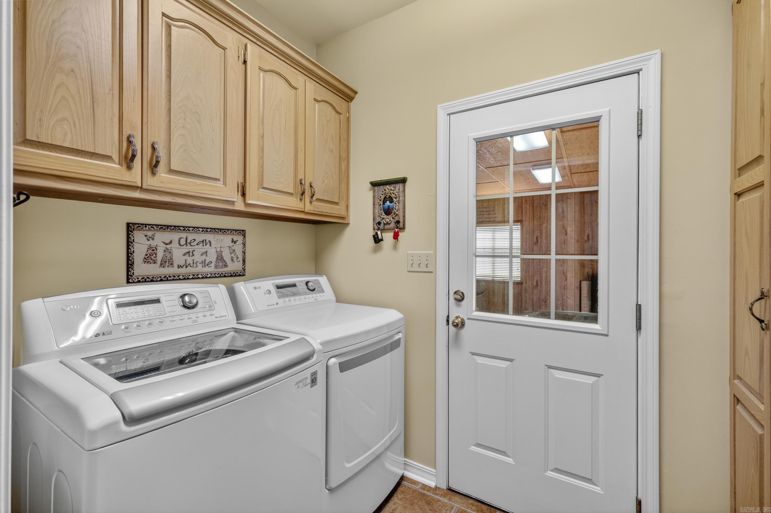 RIVER OAKS - Residential