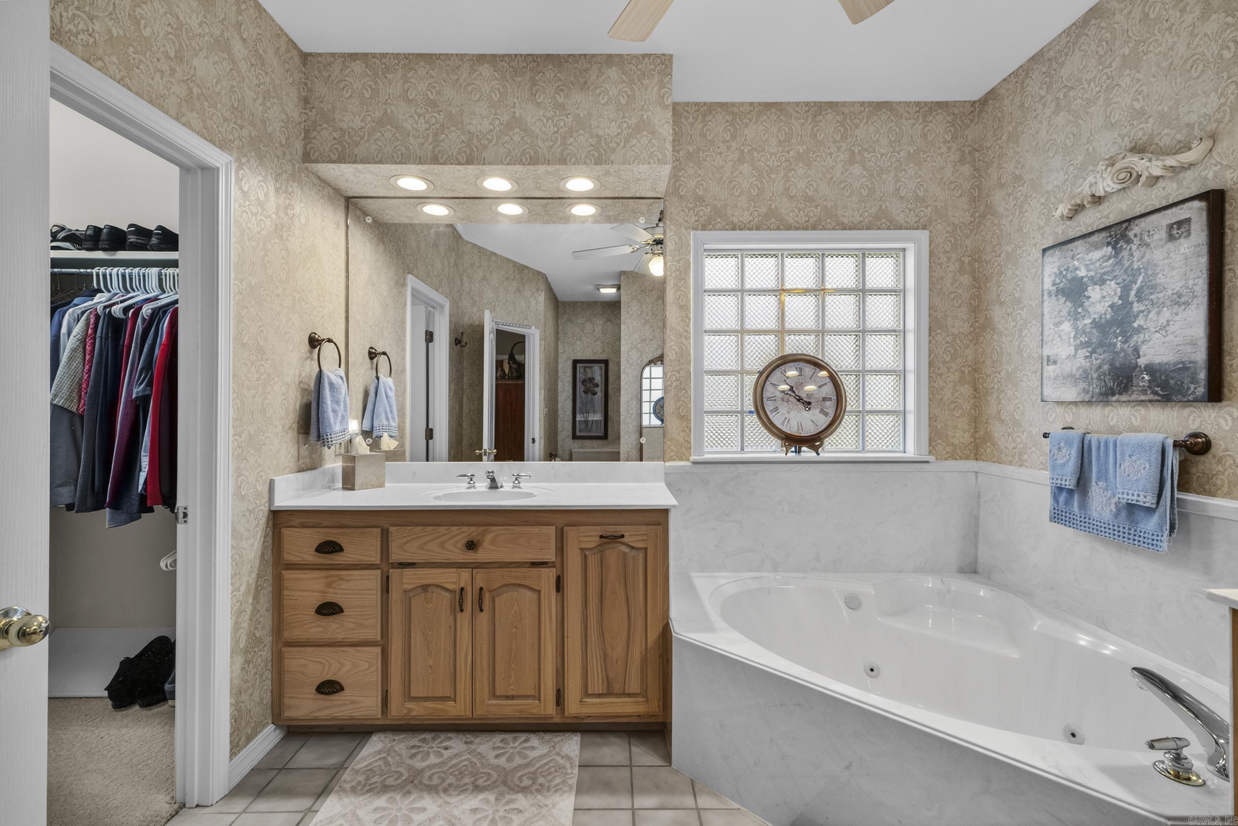 RIVER OAKS - Residential