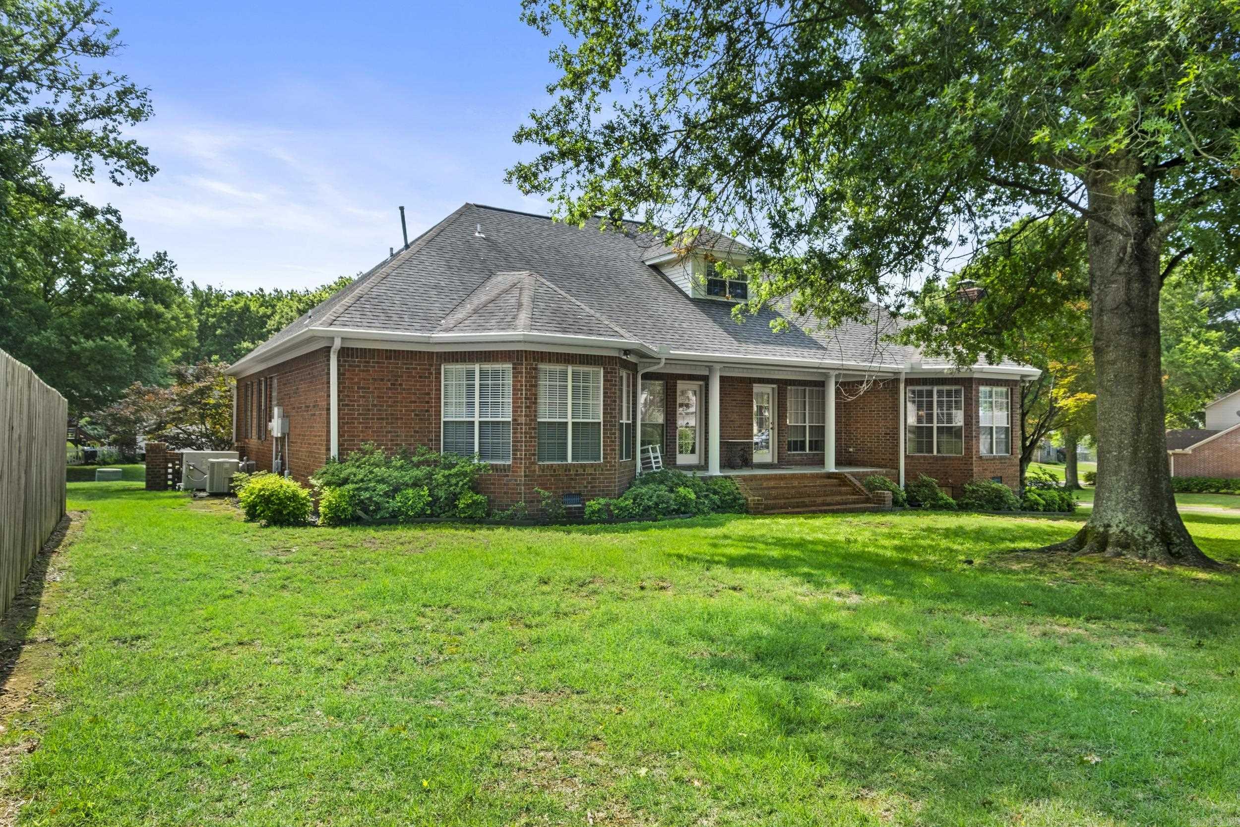 RIVER OAKS - Residential