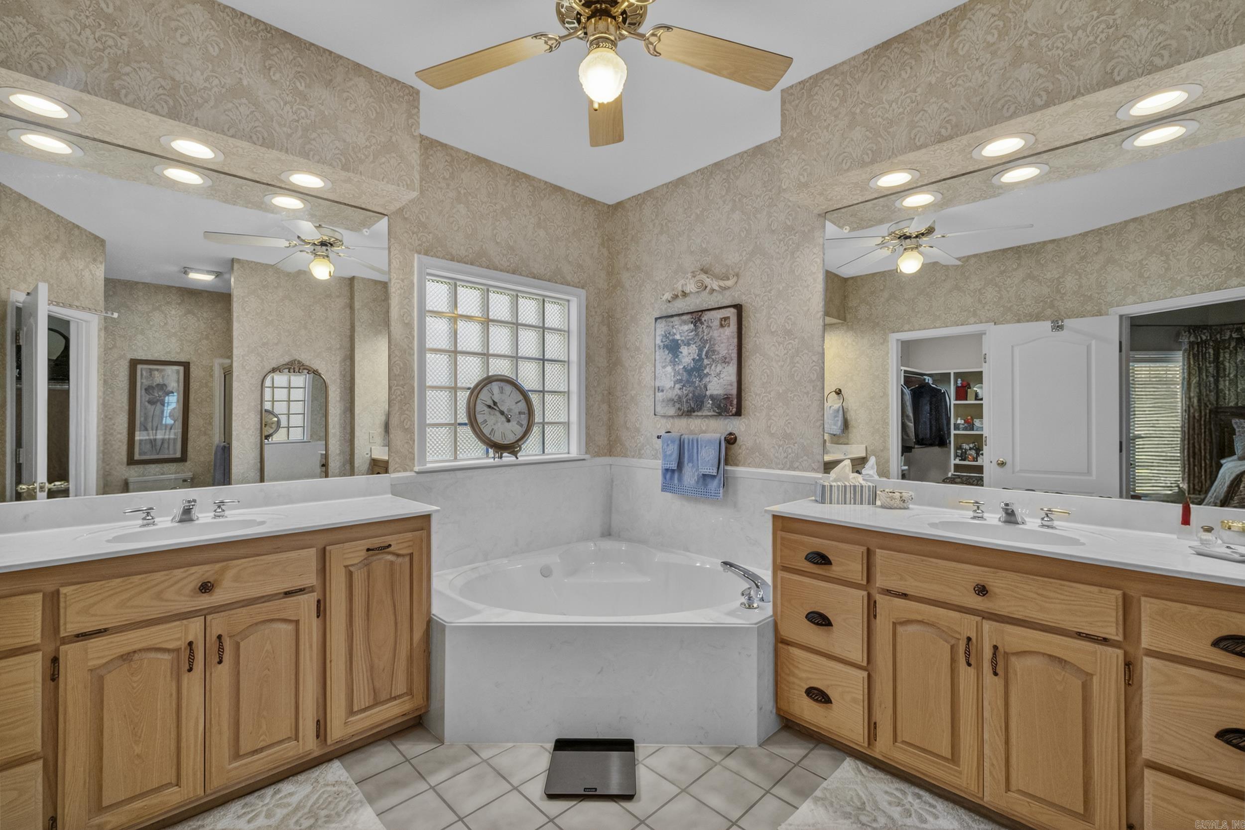 RIVER OAKS - Residential