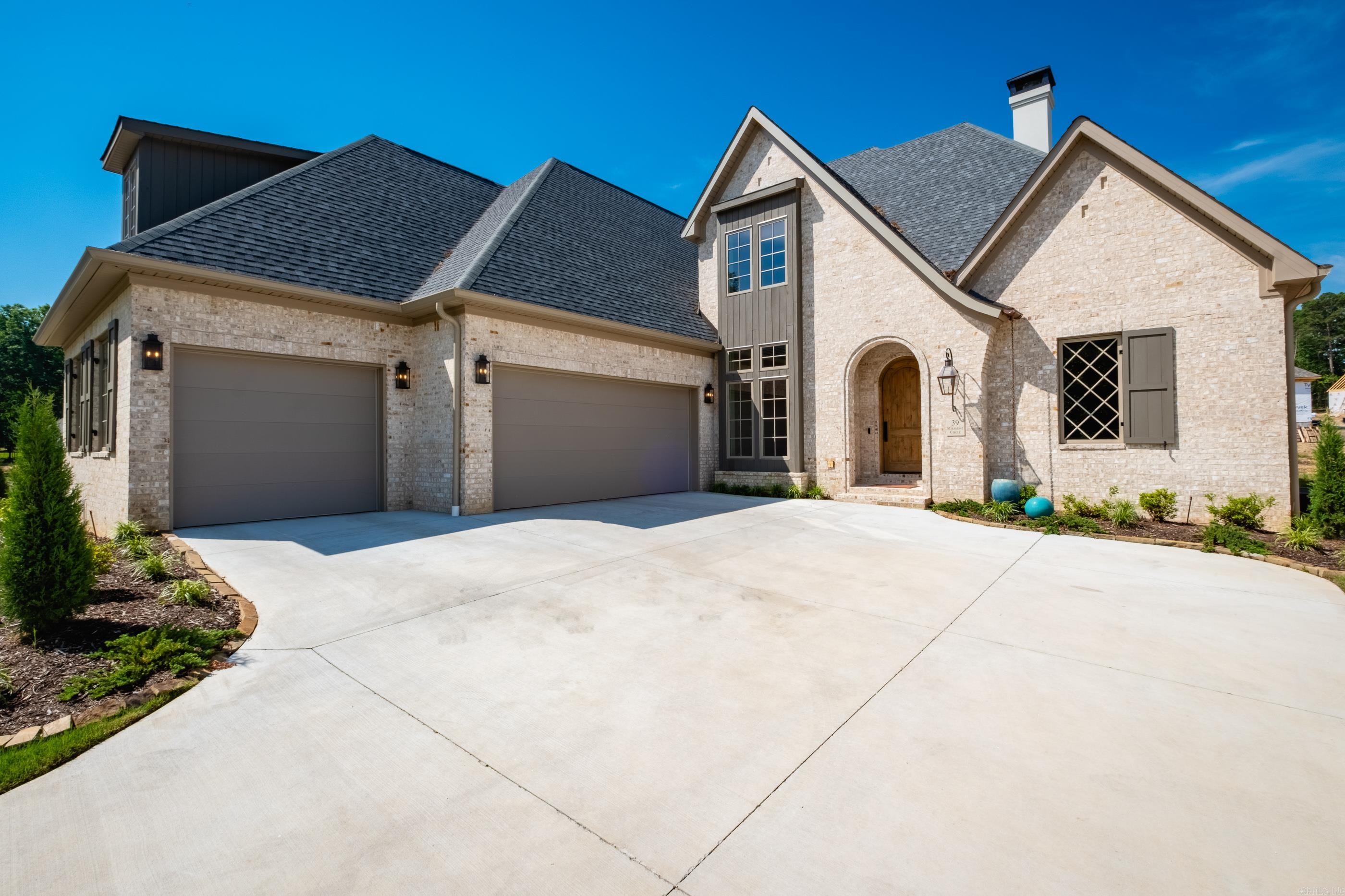 CHENAL VALLEY "MIRAMONT CIRCLE" - Residential