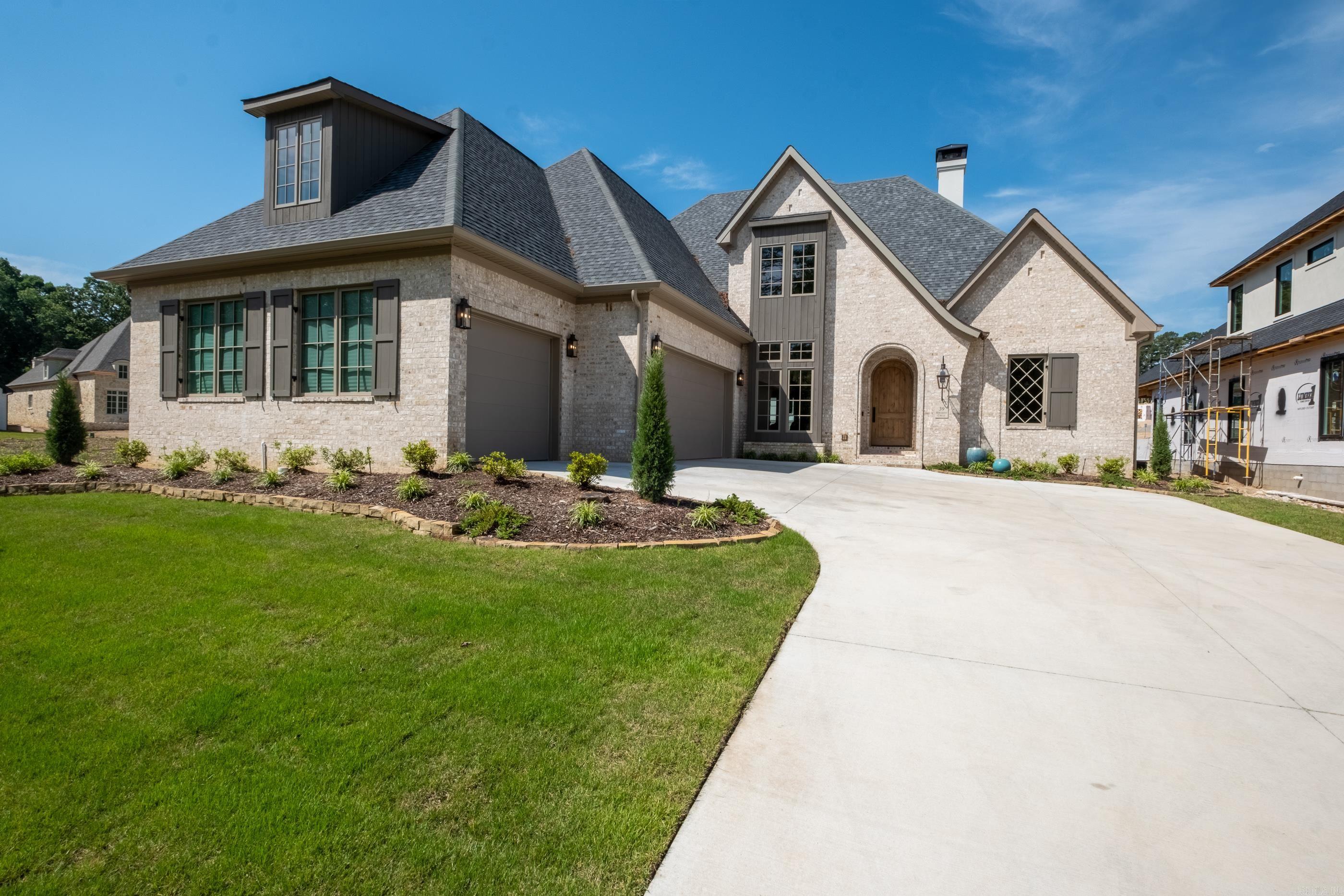 CHENAL VALLEY "MIRAMONT CIRCLE" - Residential