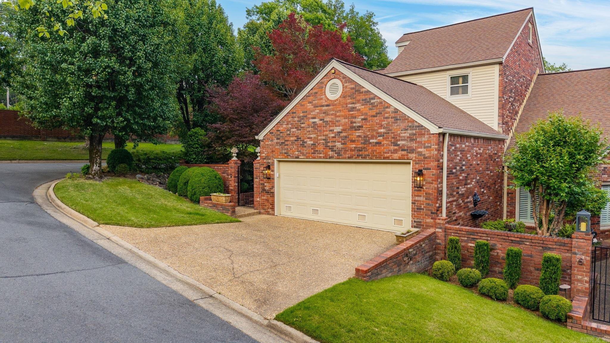 WOODRIDGE TOWNHOMES - Residential