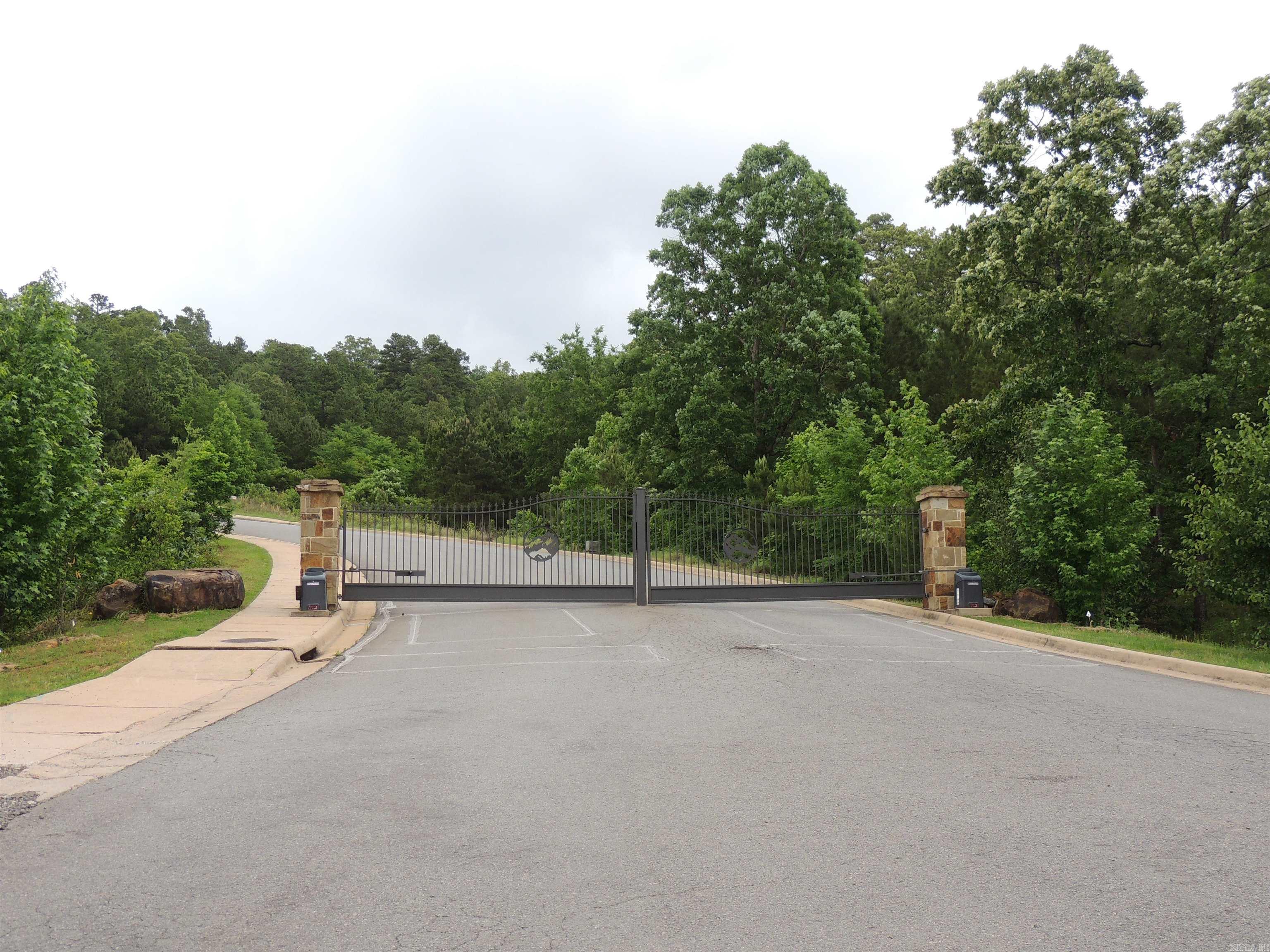 MOUNTAIN CREST ESTATES - Land