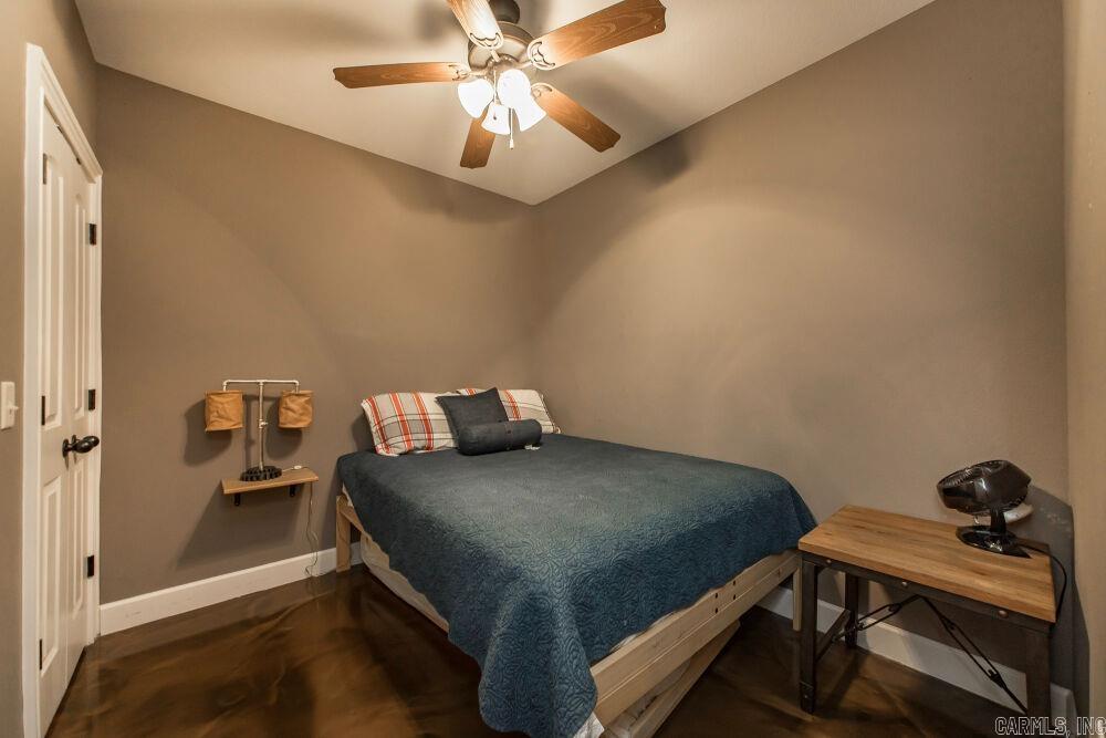NARROWS INN AT GREERS FERRY HPR - Residential