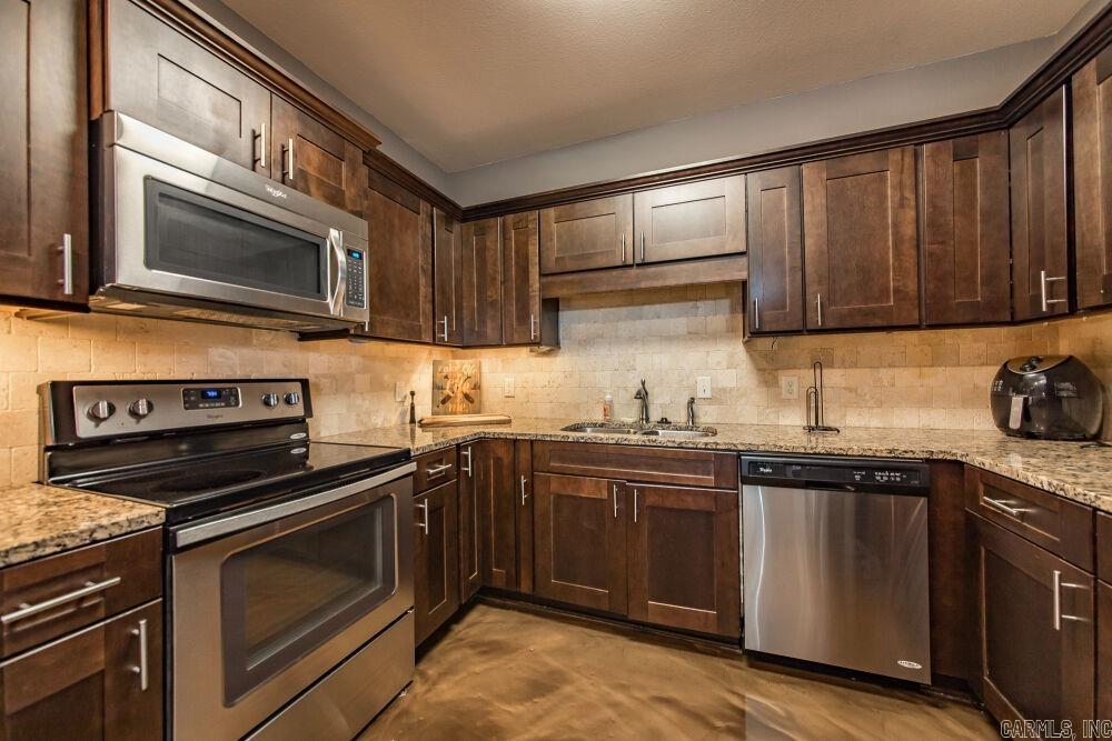 NARROWS INN AT GREERS FERRY HPR - Residential