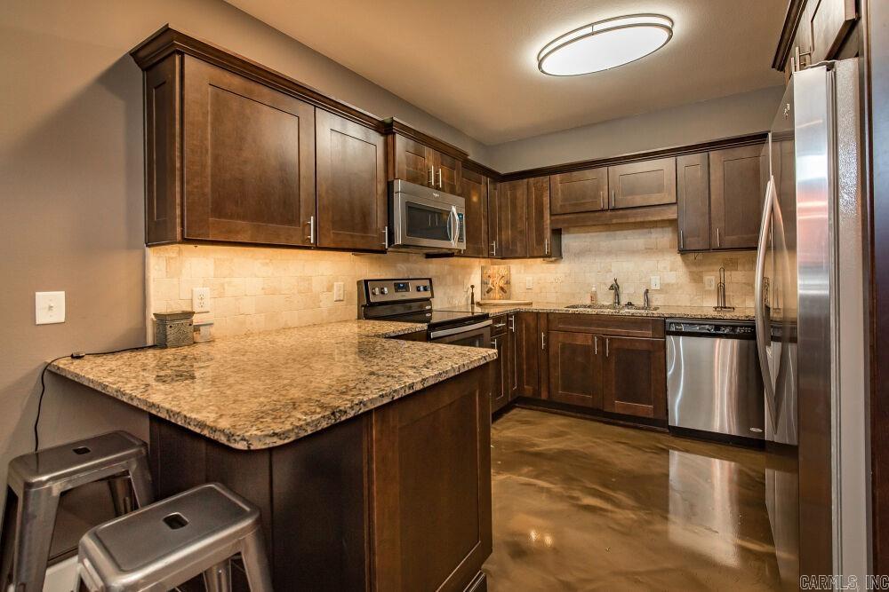 NARROWS INN AT GREERS FERRY HPR - Residential