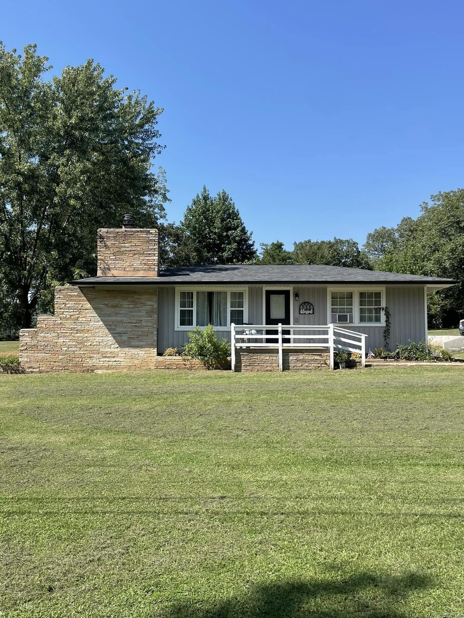 house and 1 acre newly remodeled close to Clinton, Fairfield Bay, Choctaw.