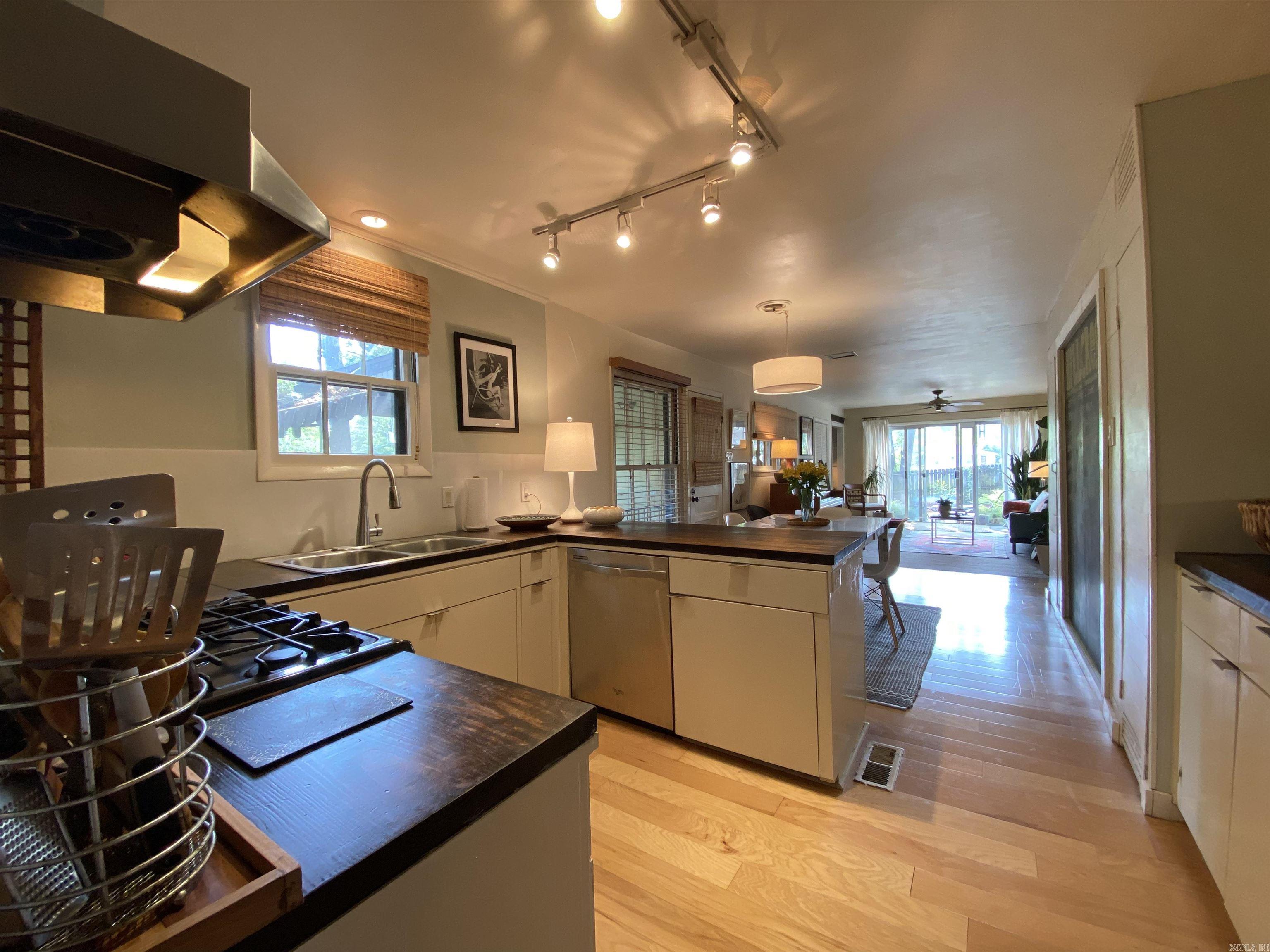 LINCOLN PARK - Residential