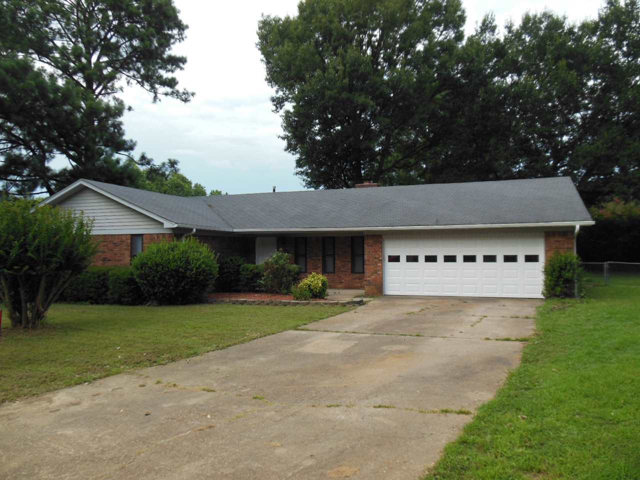 Nicely remodeled home sitting in a quite area on a large lot on the outskirts of Searcy, Home has been updated including all new paint, fixtures, flooring, and cabinets. home also has a extra large back yard with plenty of privacy, and is priced great give me a call to take a look at this one