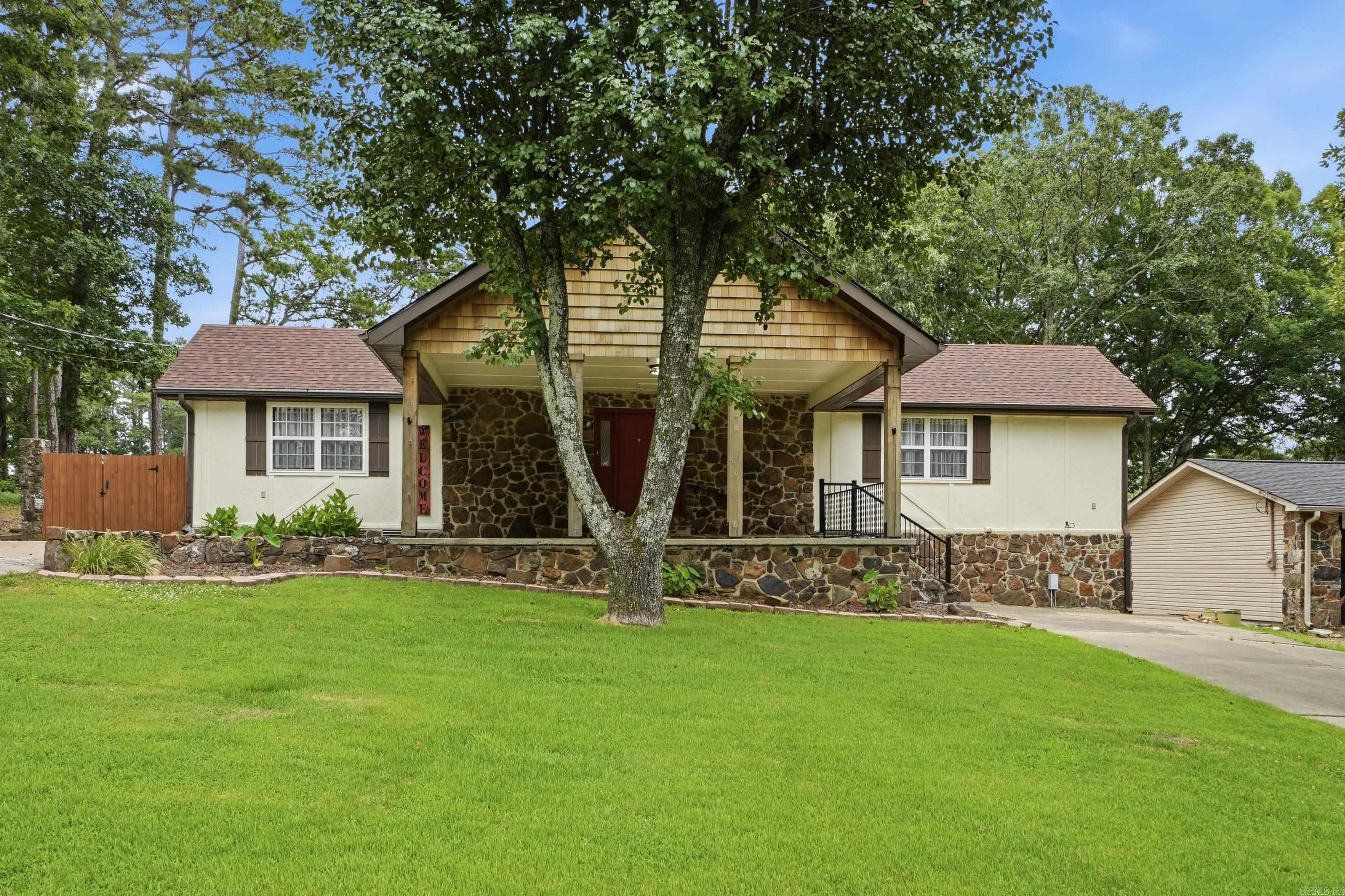 INDIAN HILLS - Residential