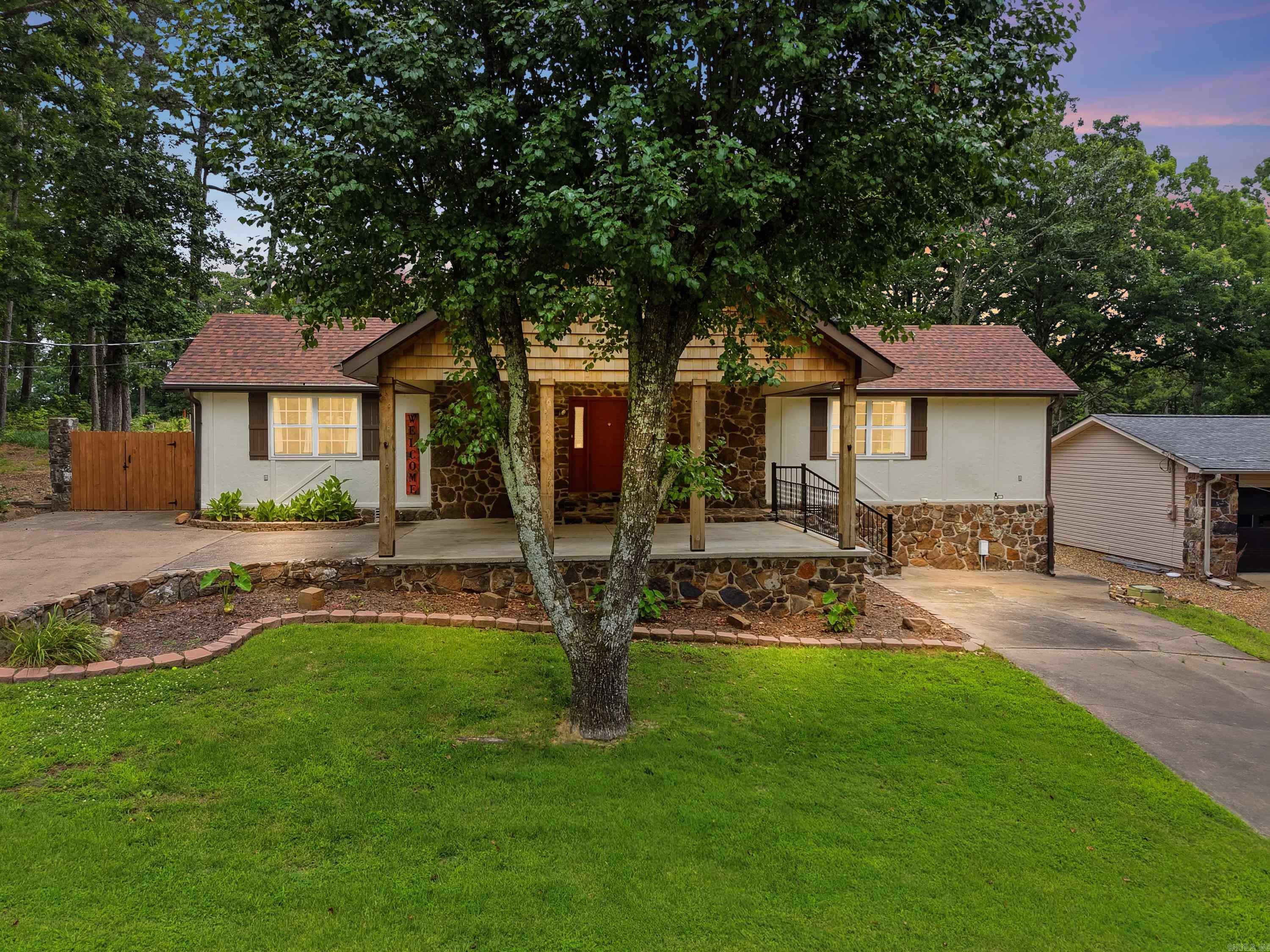INDIAN HILLS - Residential